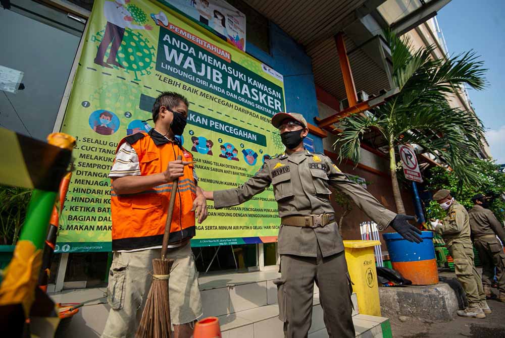 Sanksi Pelanggar PSBB di Pasar Jatinegara
