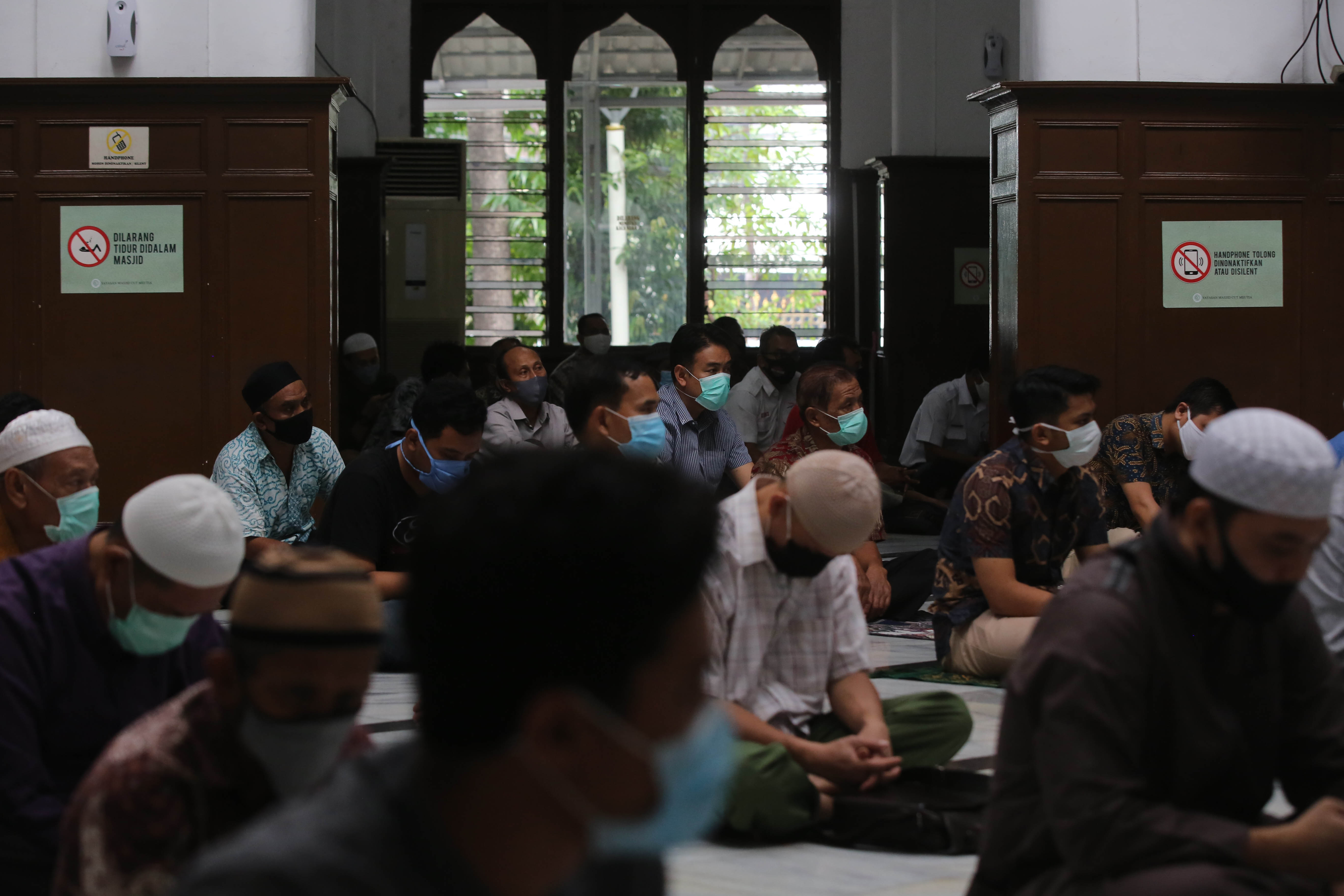 Masjid Cut Meutia Salat Jumat dengan Protokol Kesehatan