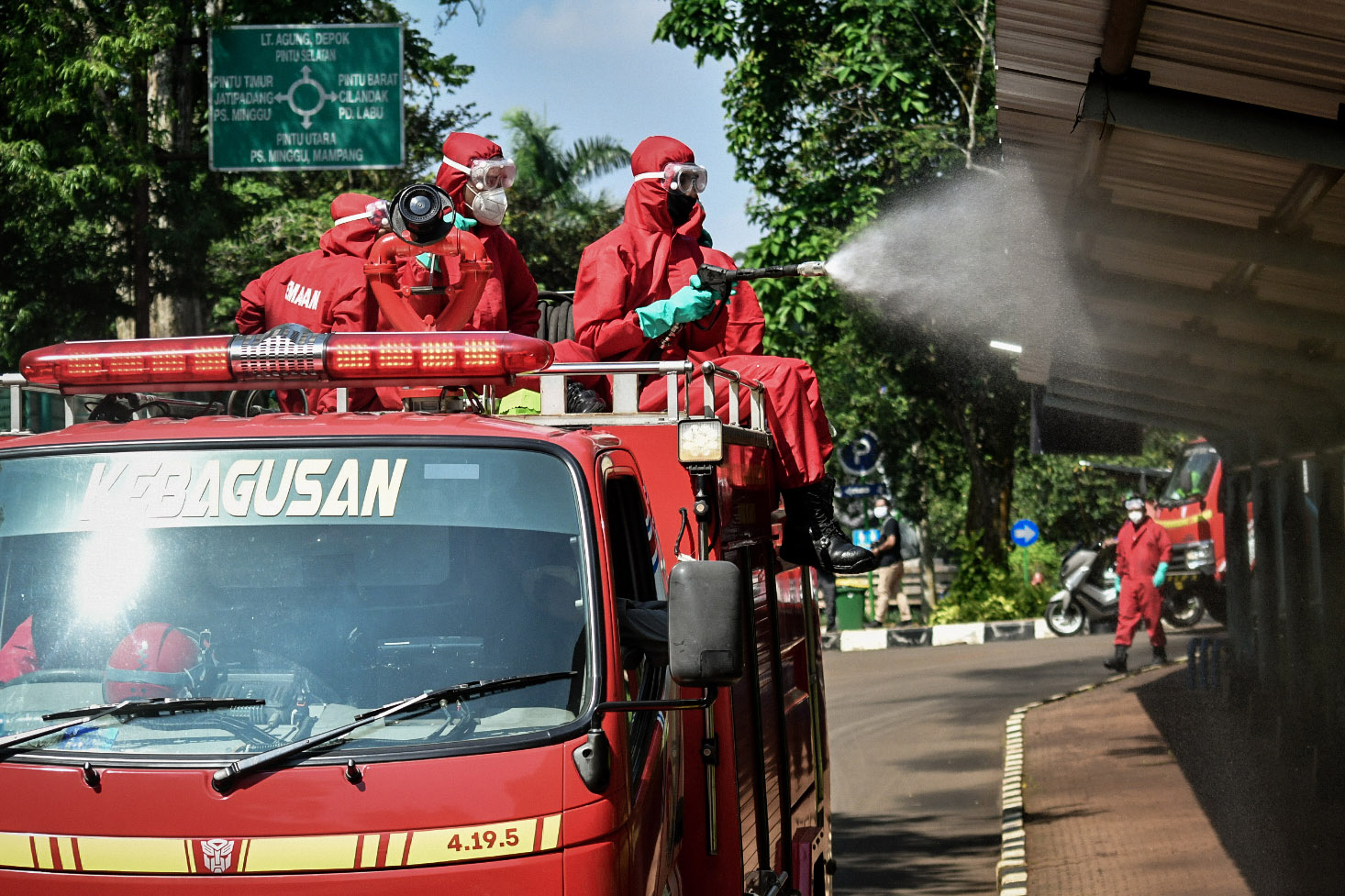 Penyemprotan Disinfektan Taman Marga Satwa Ragunan