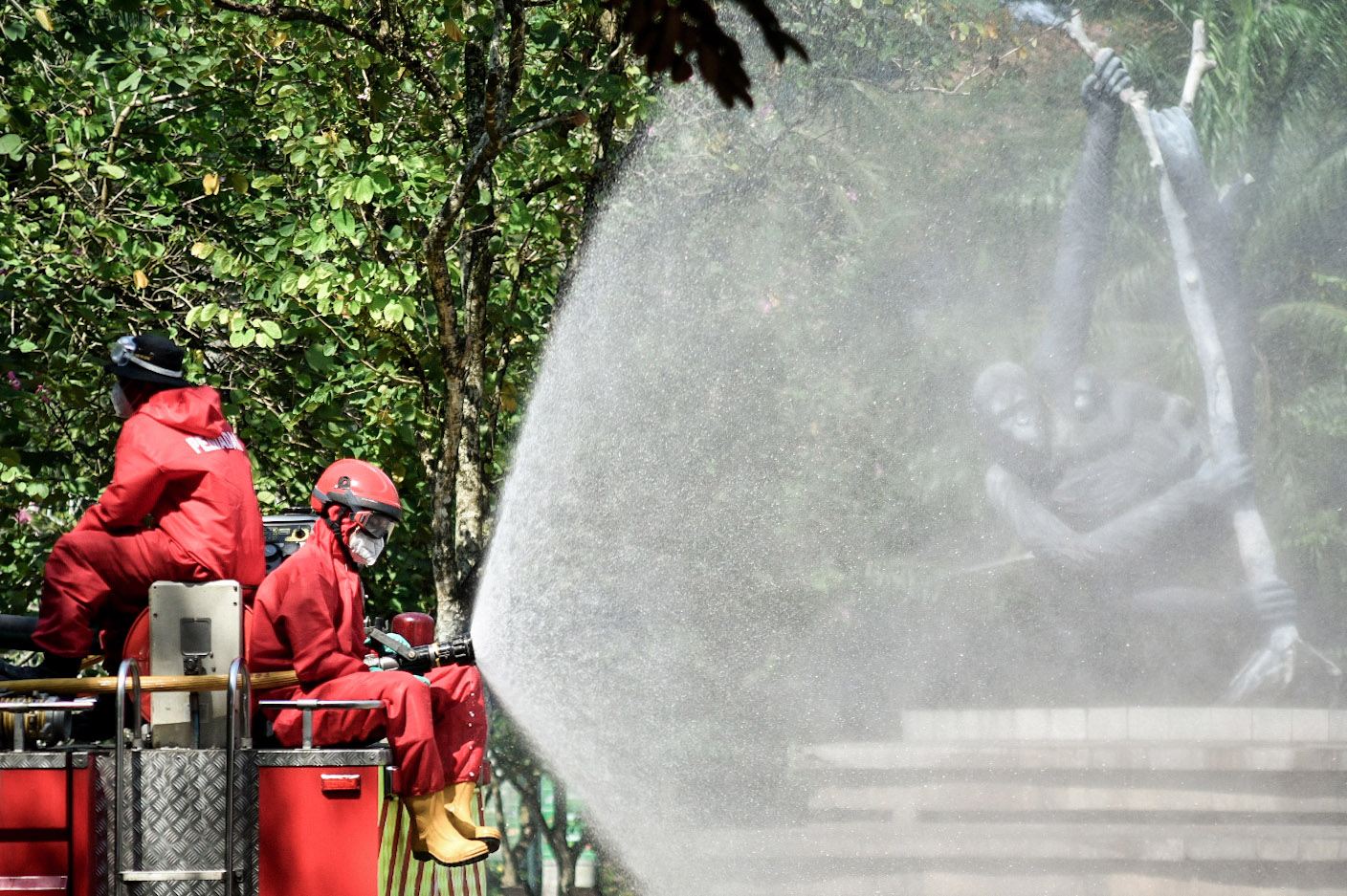 Penyemprotan Disinfektan Taman Marga Satwa Ragunan