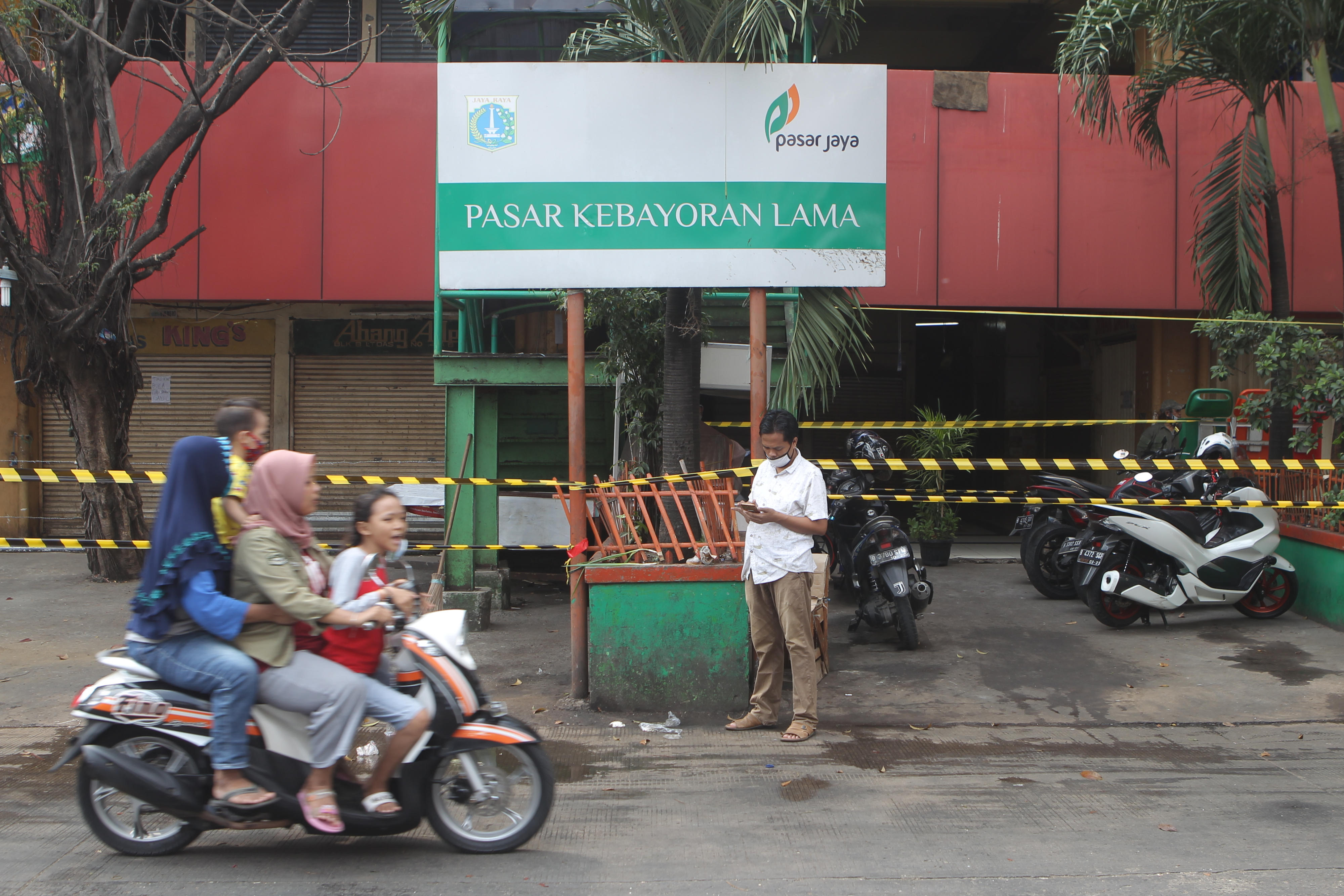 Penutupan Pasar Kebayoran Lama