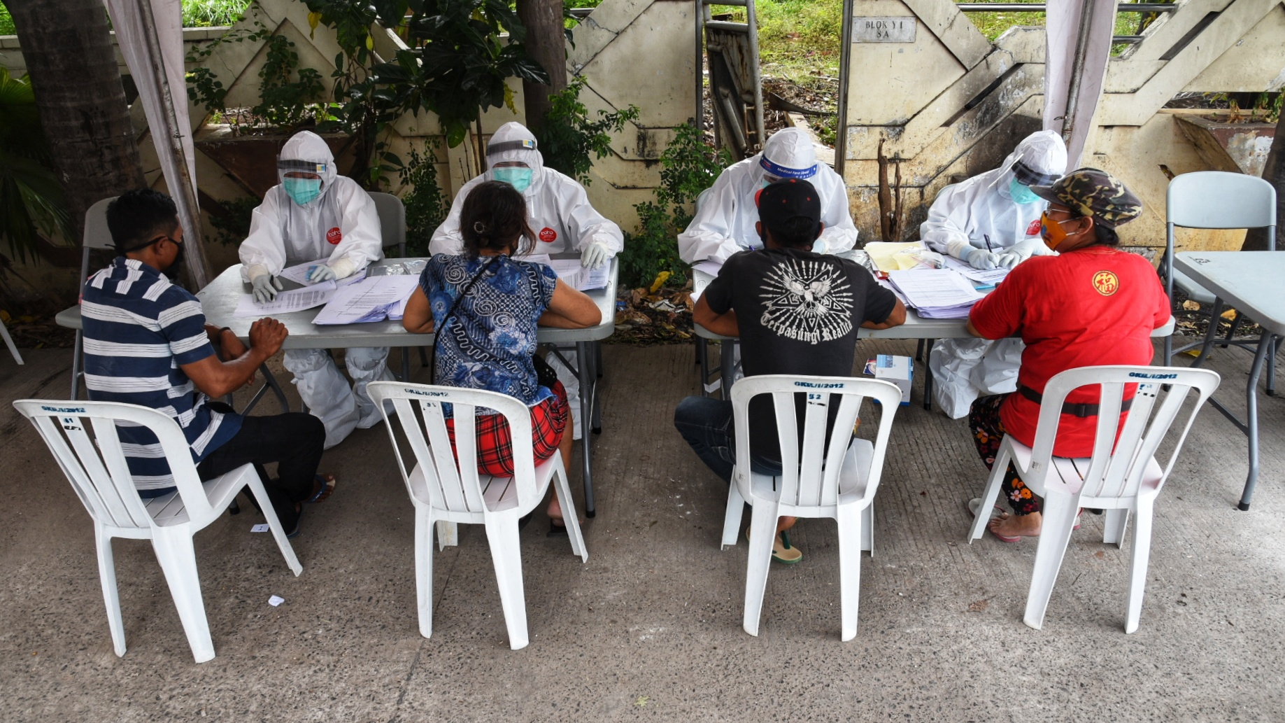Swab Test Pedagang Pasar Tradisional