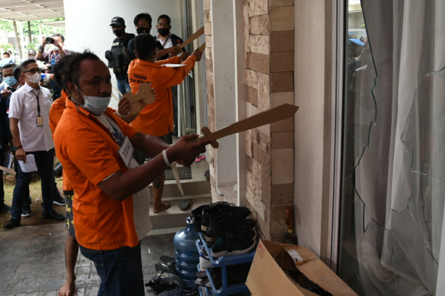 Rekontruksi Penyerangan Rumah Nus Kei