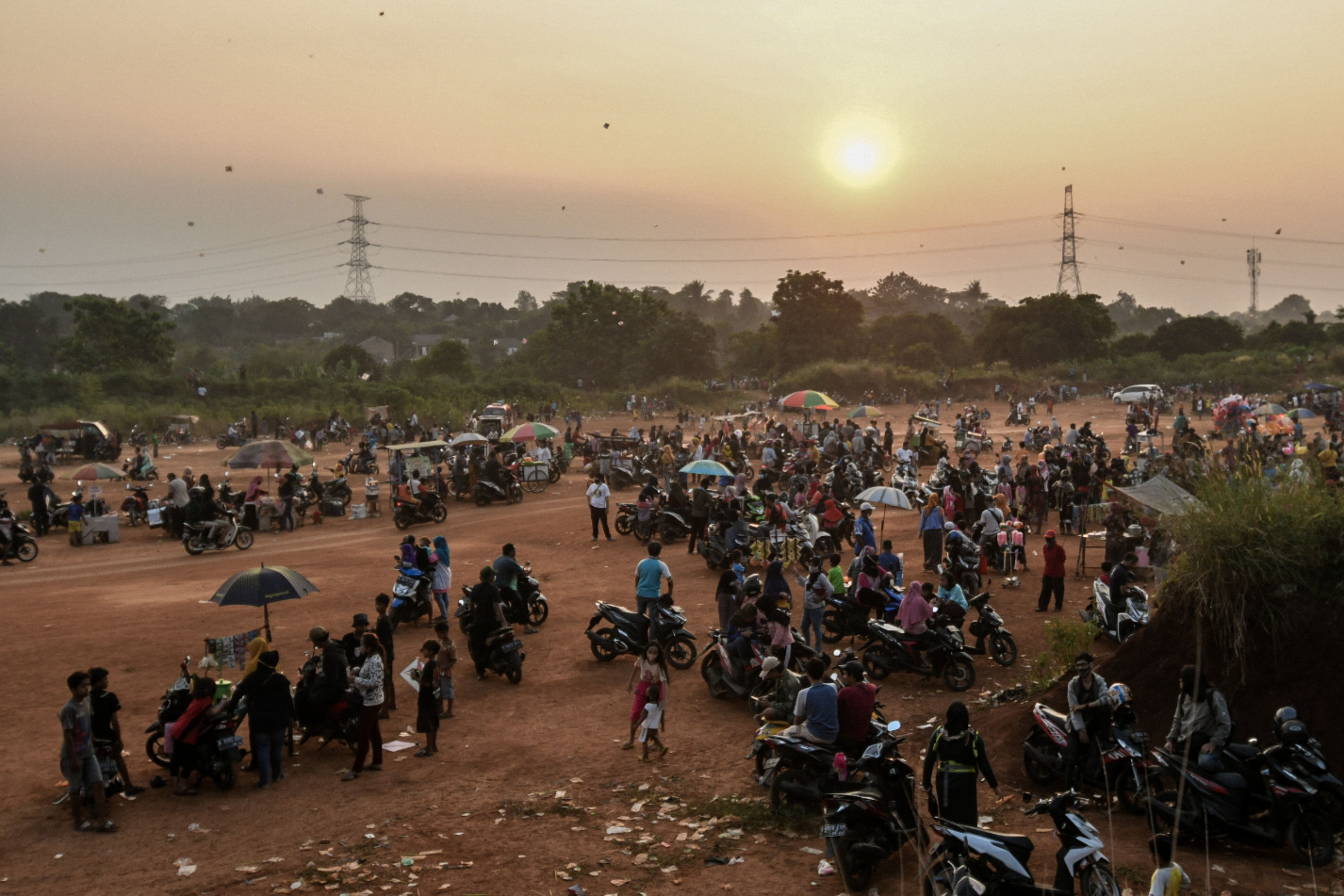 Mengabaikan Protokol Kesehatan
