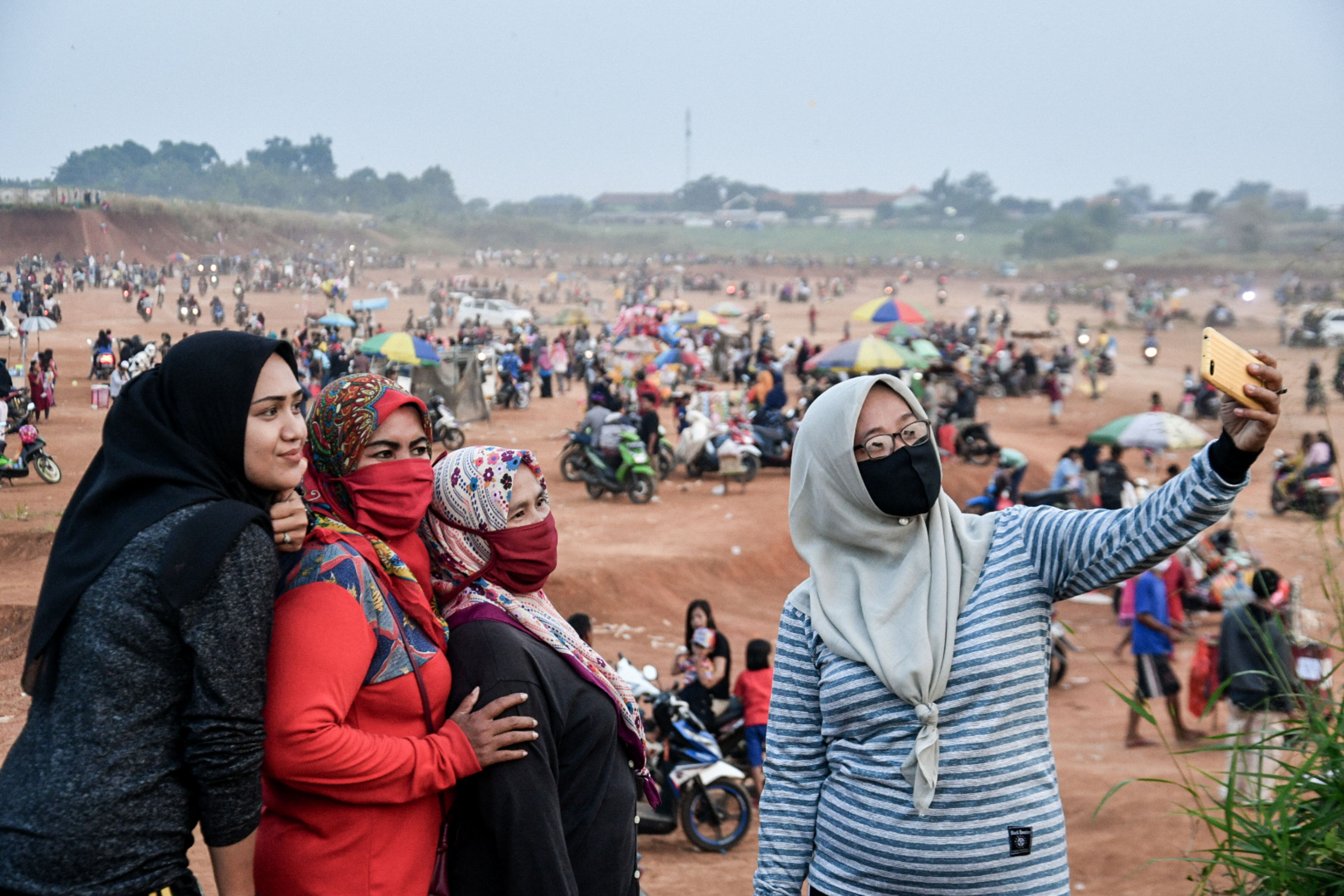 Mengabaikan Protokol Kesehatan