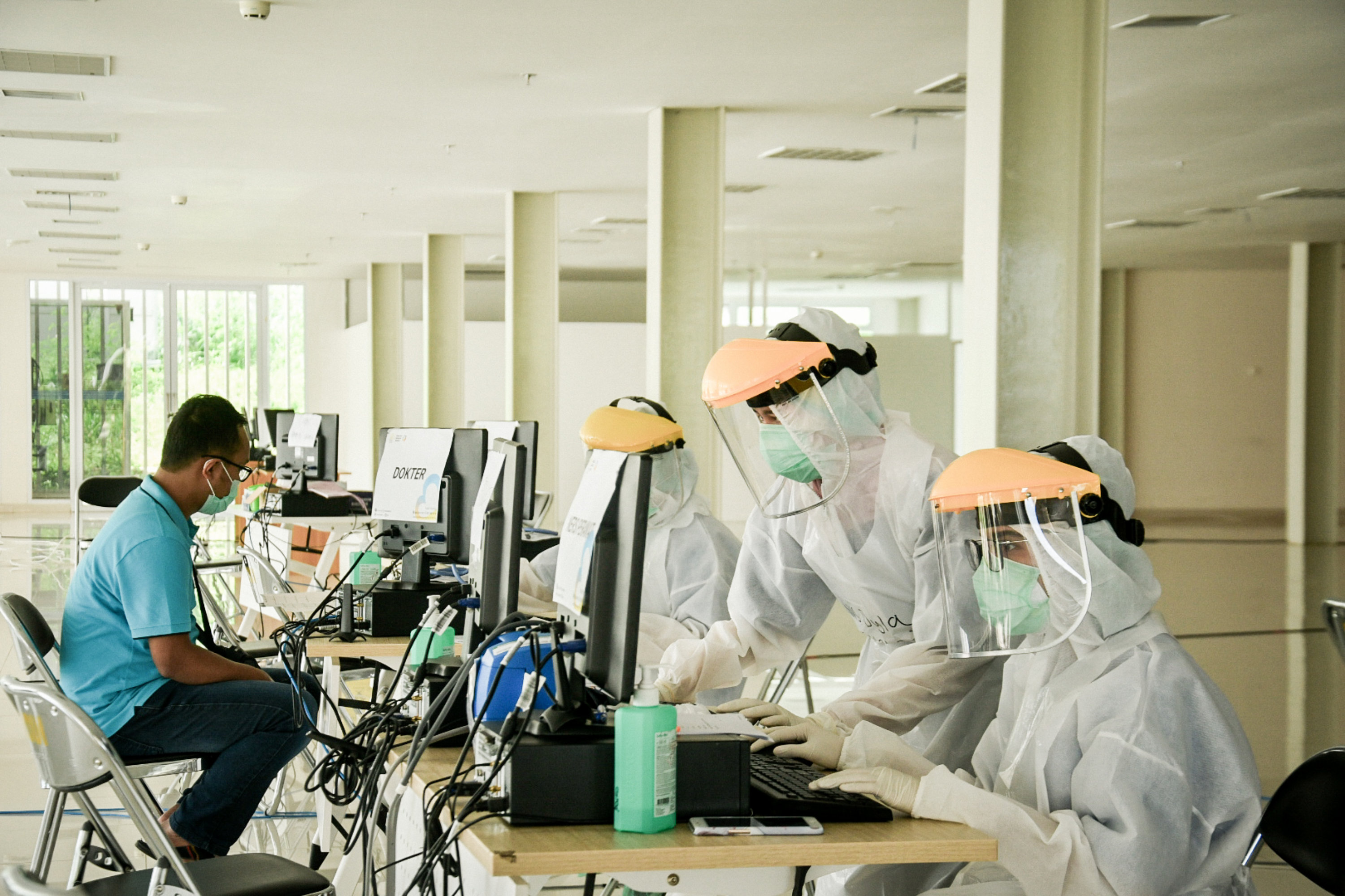 Swab Test Massal di Rumah Sakit UI