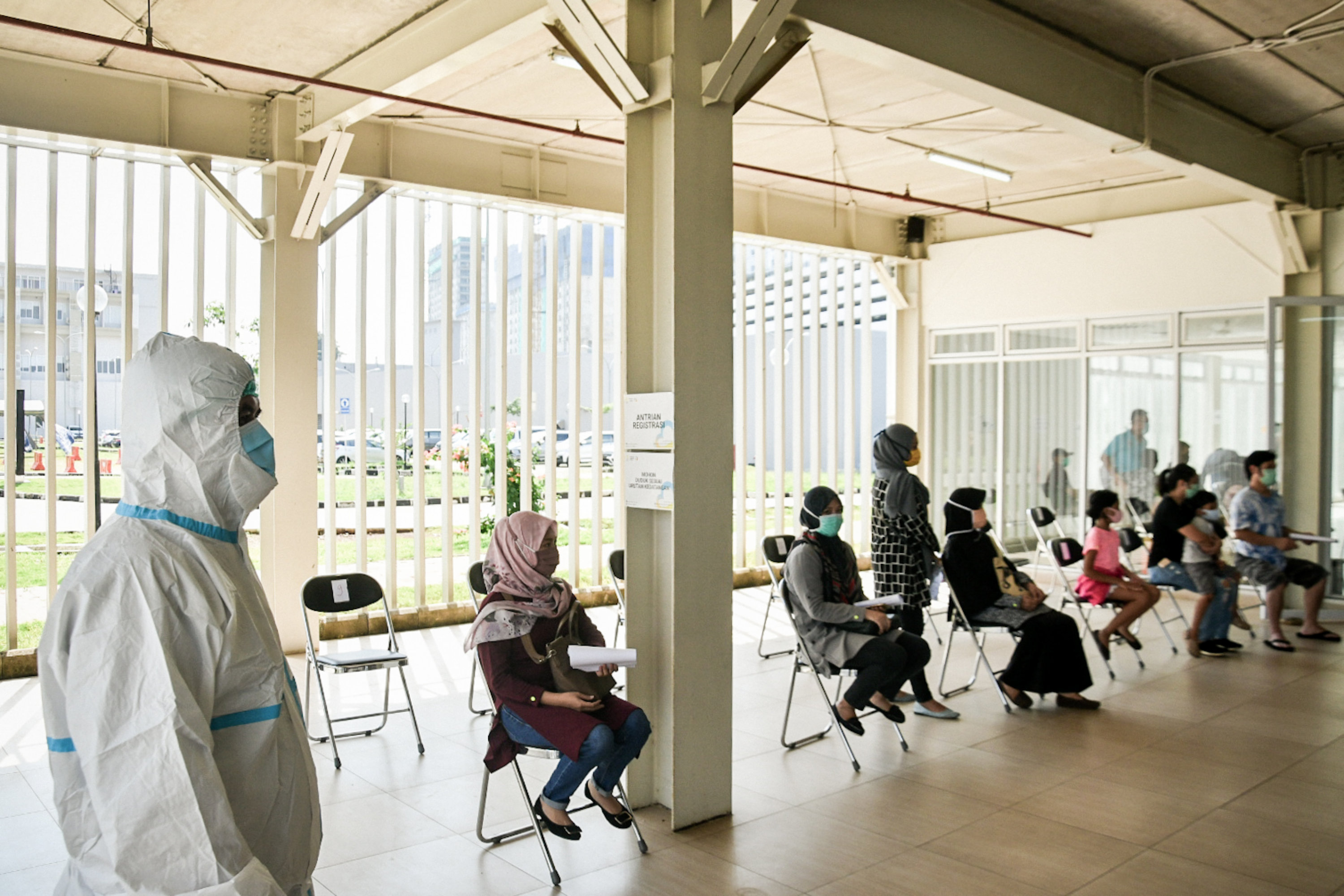 Swab Test Massal di Rumah Sakit UI