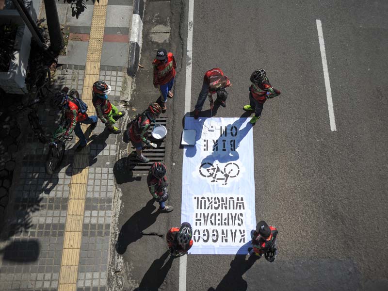 Pembuatan Jalur Sepeda di Bandung
