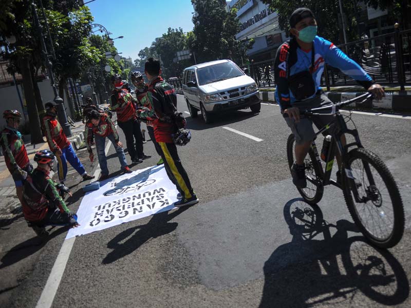 Pembuatan Jalur Sepeda di Bandung
