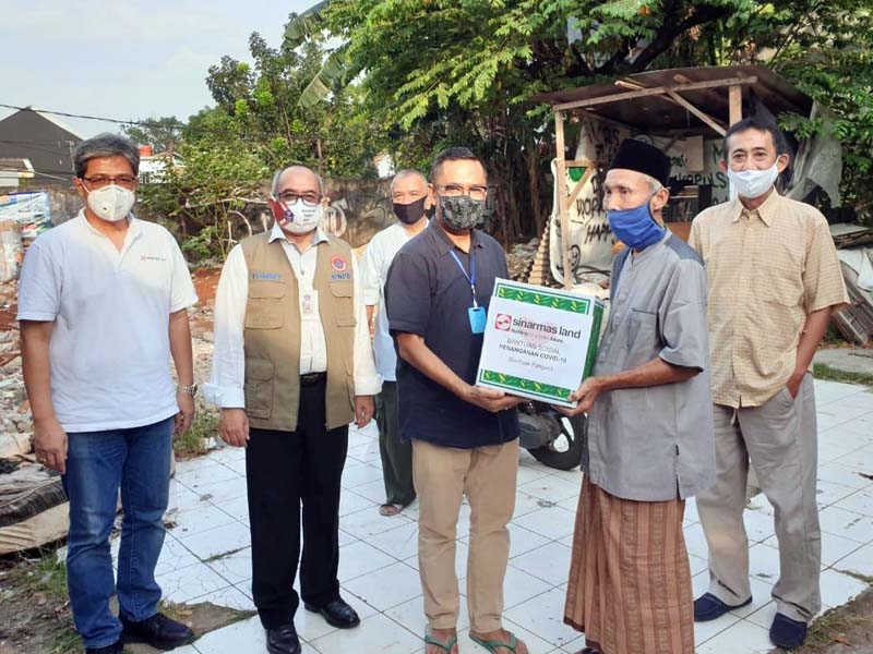 Berbagi Bahan Pangan Buat Warga Berdampak Covid-19 