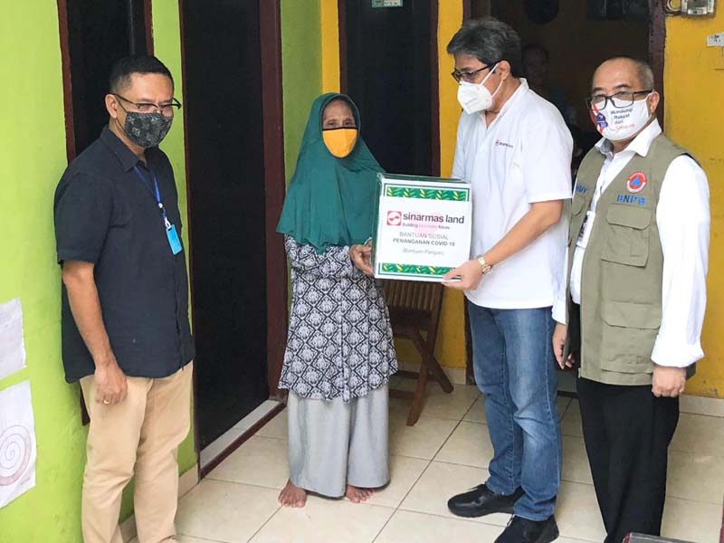 Berbagi Bahan Pangan Buat Warga Berdampak Covid-19 