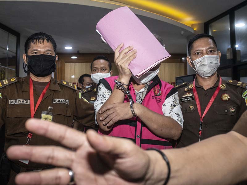 Kejagung Tahan Pejabat Aktif Bea Cukai Batam