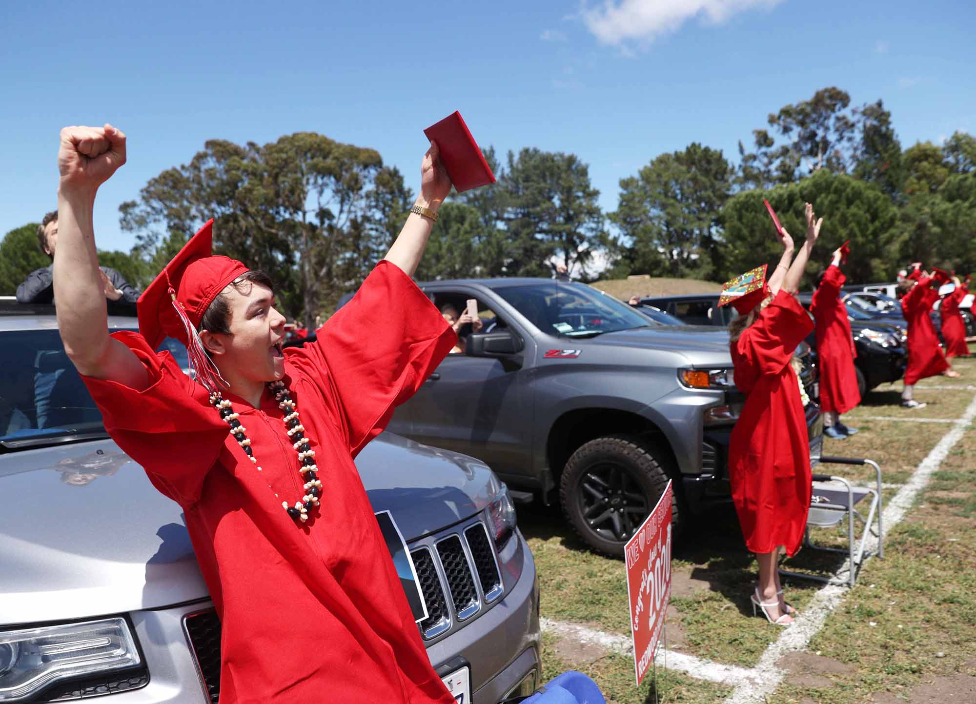 Upacara Kelulusan SMA di Tengah Covid-19