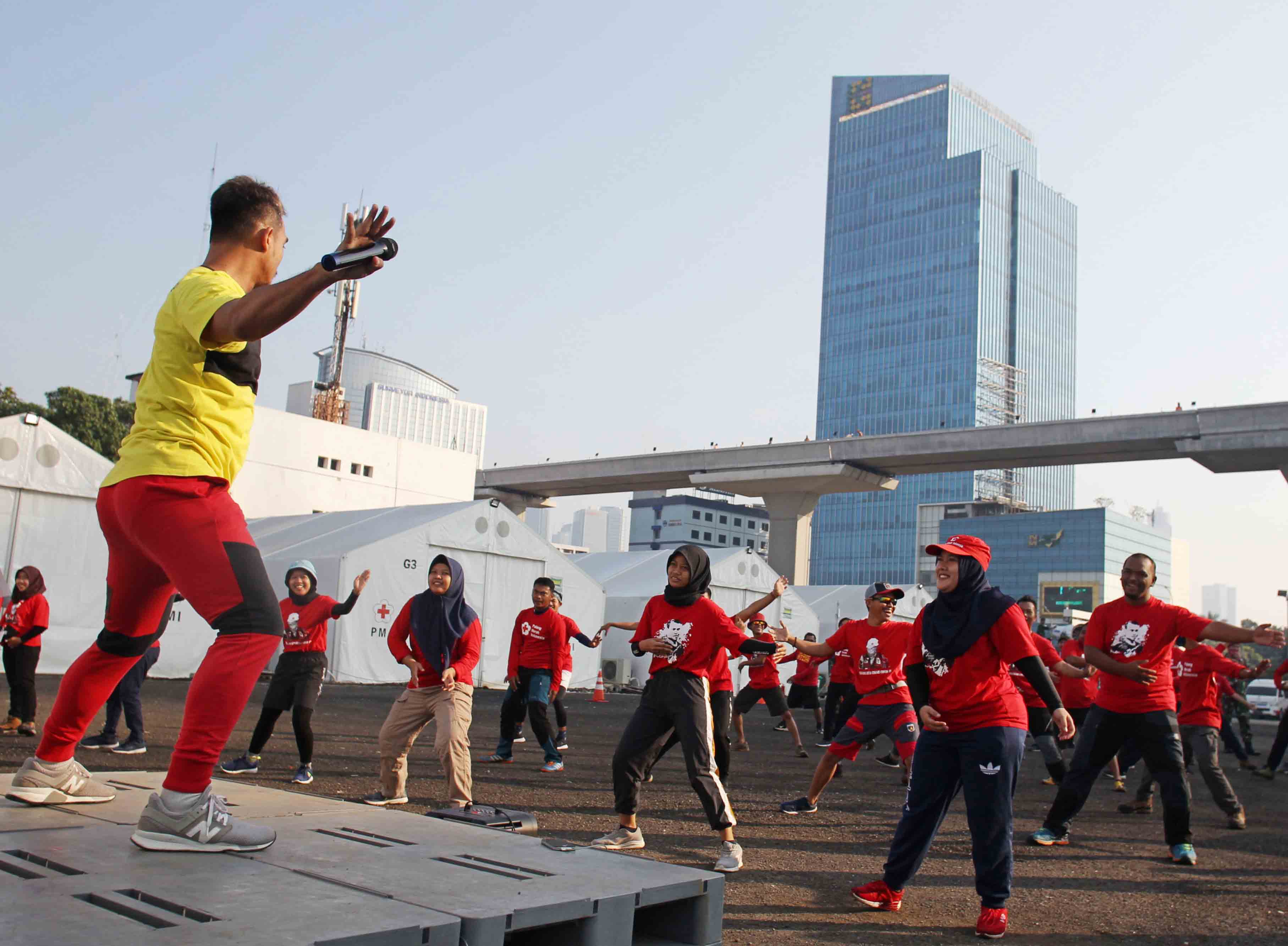 Relawan PMI dan Marinir Zumba Bersama 