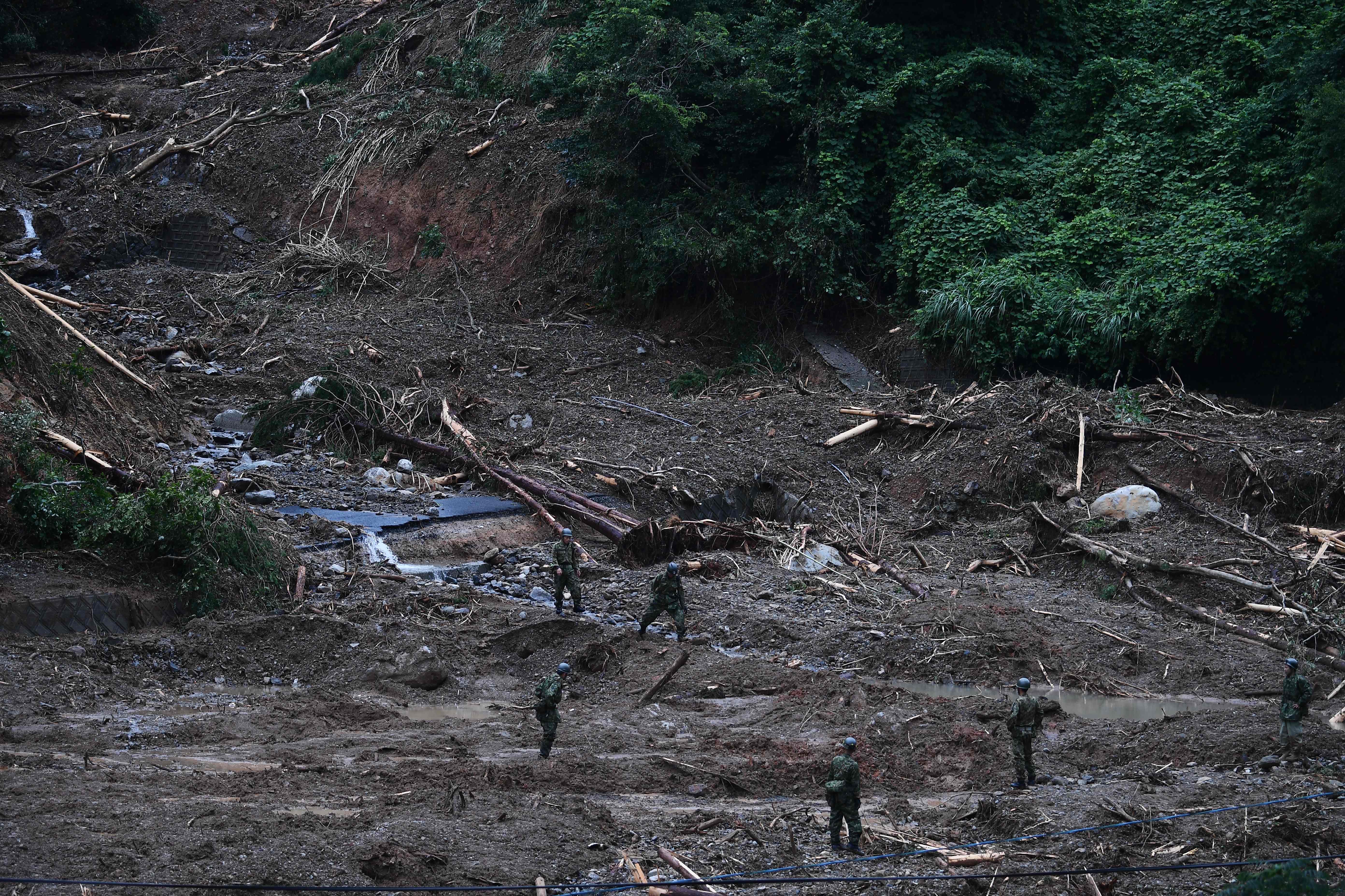 Hujan Deras Hambat Evakuasi Korban Longsor dan Banjir di Jepang