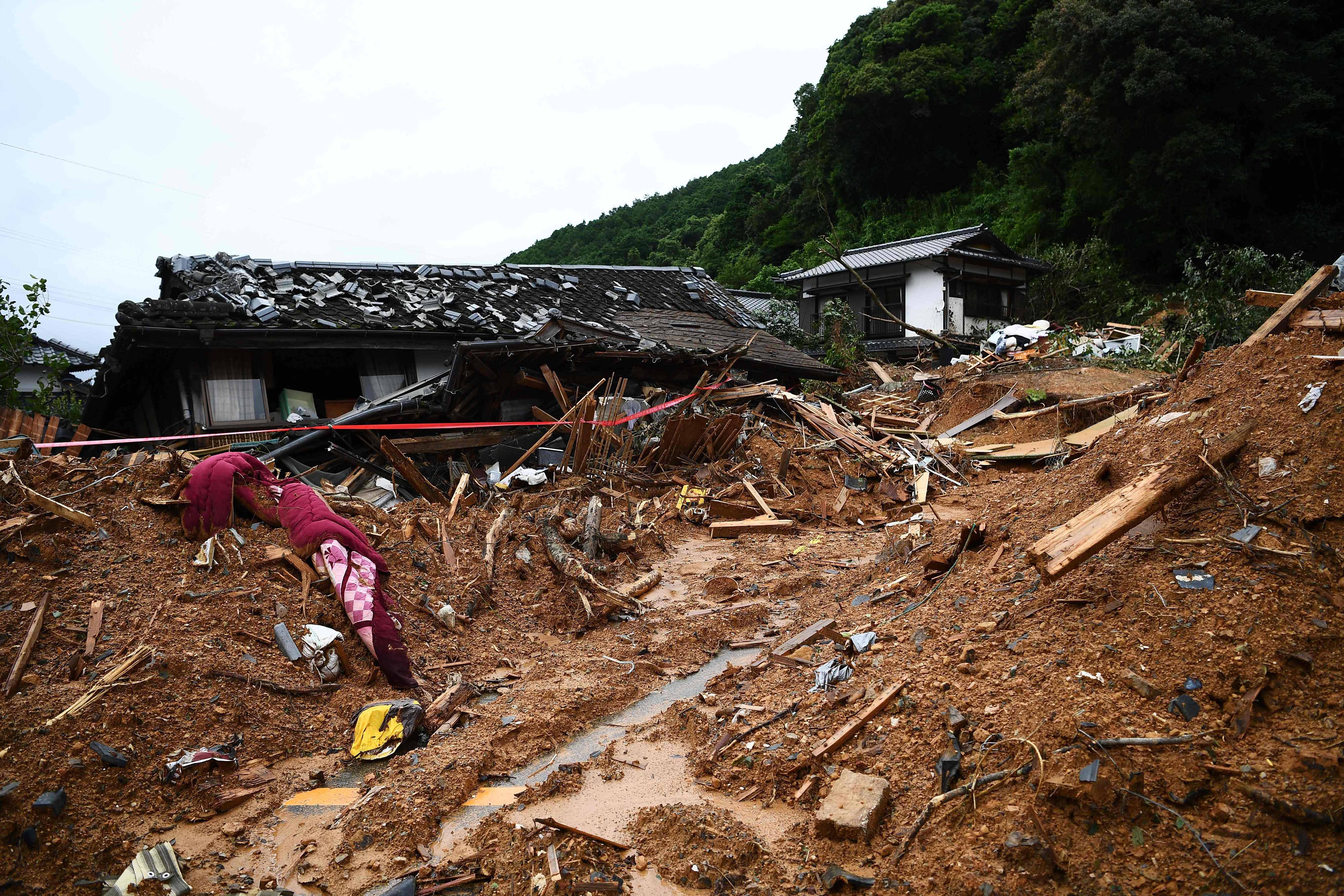 Hujan Deras Hambat Evakuasi Korban Longsor dan Banjir di Jepang