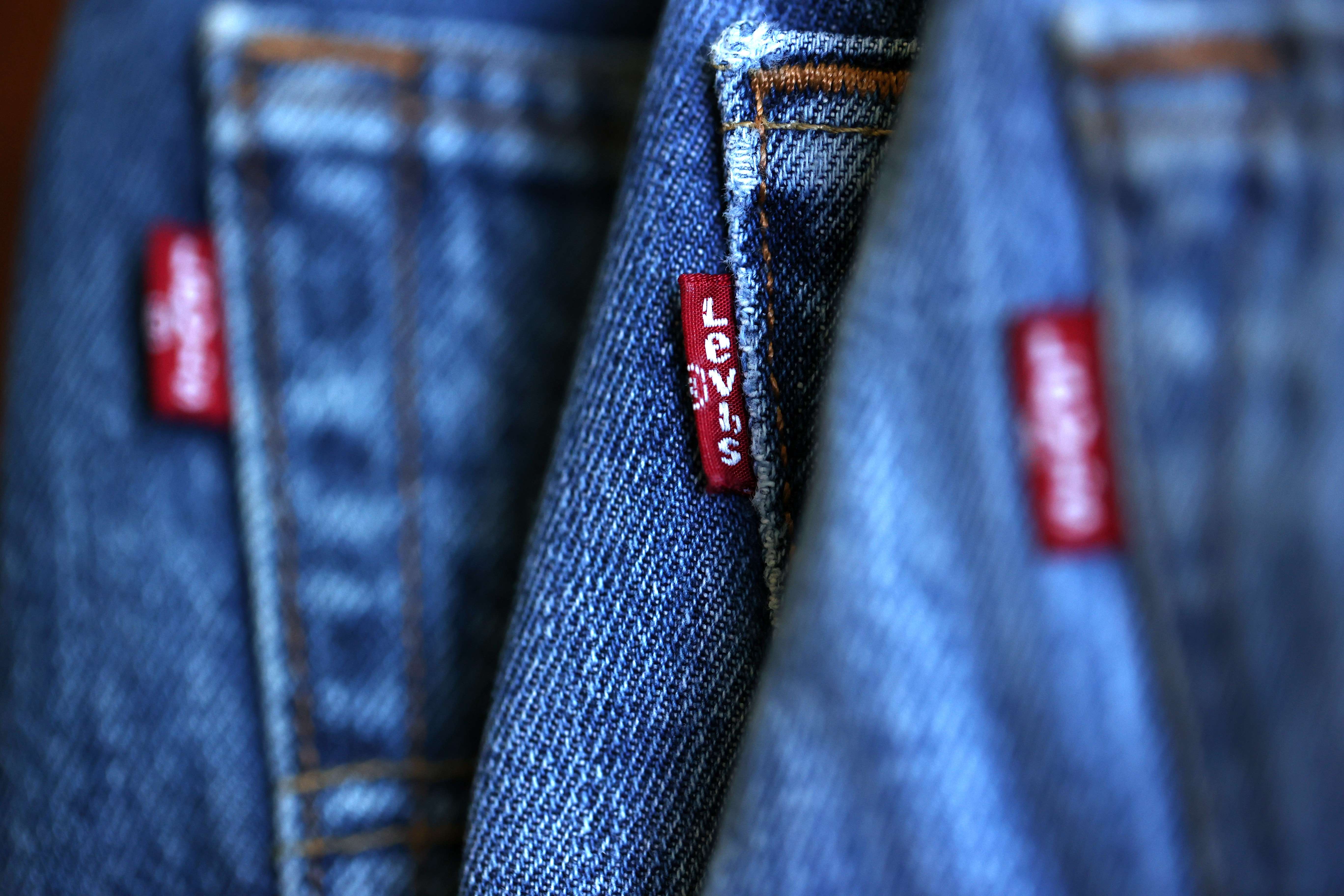 Anjlok Penjualan Dampak Pandemi, Levi's Kurangi Pegawai Kantor