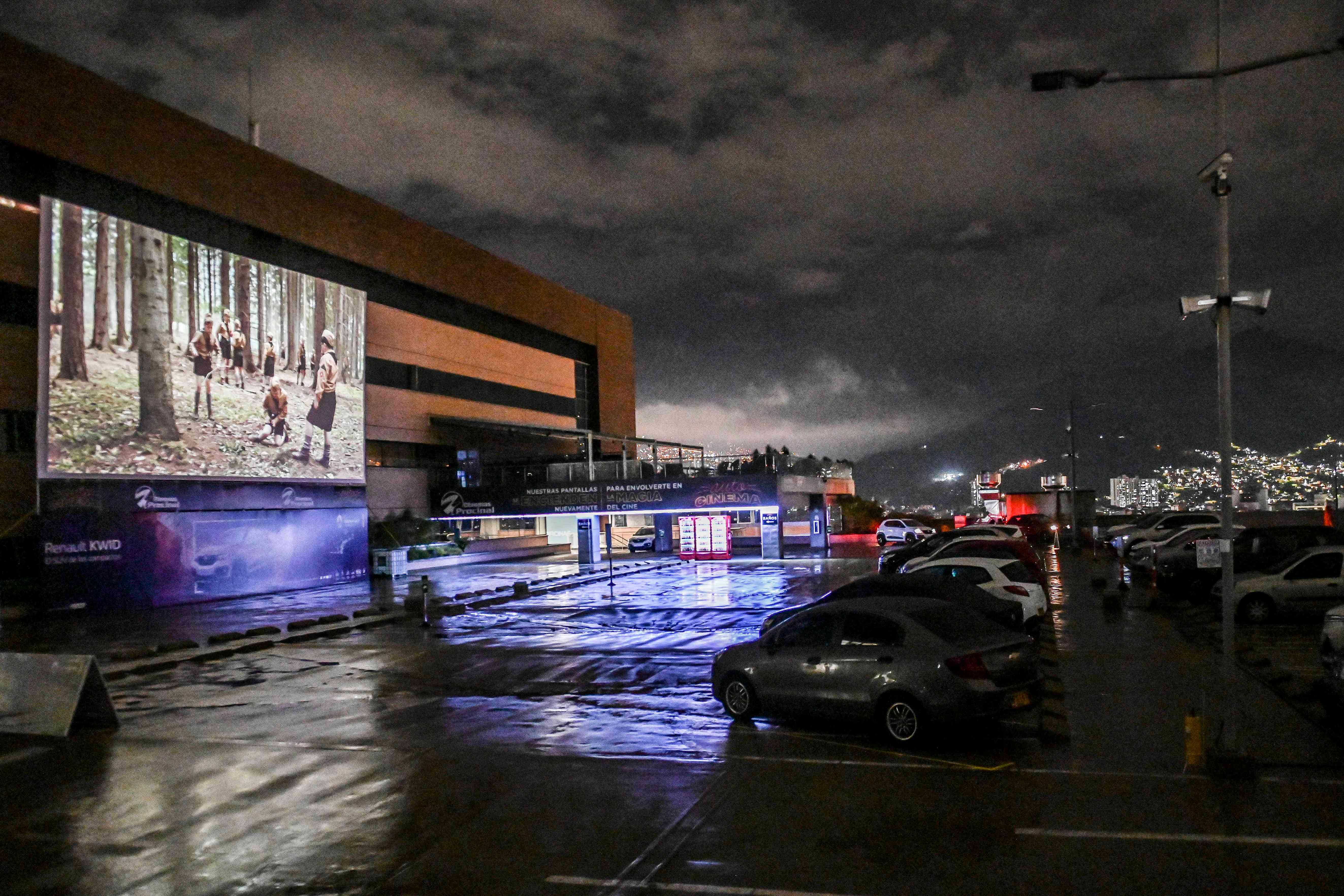 Bioskop Drive-in di Kolombia