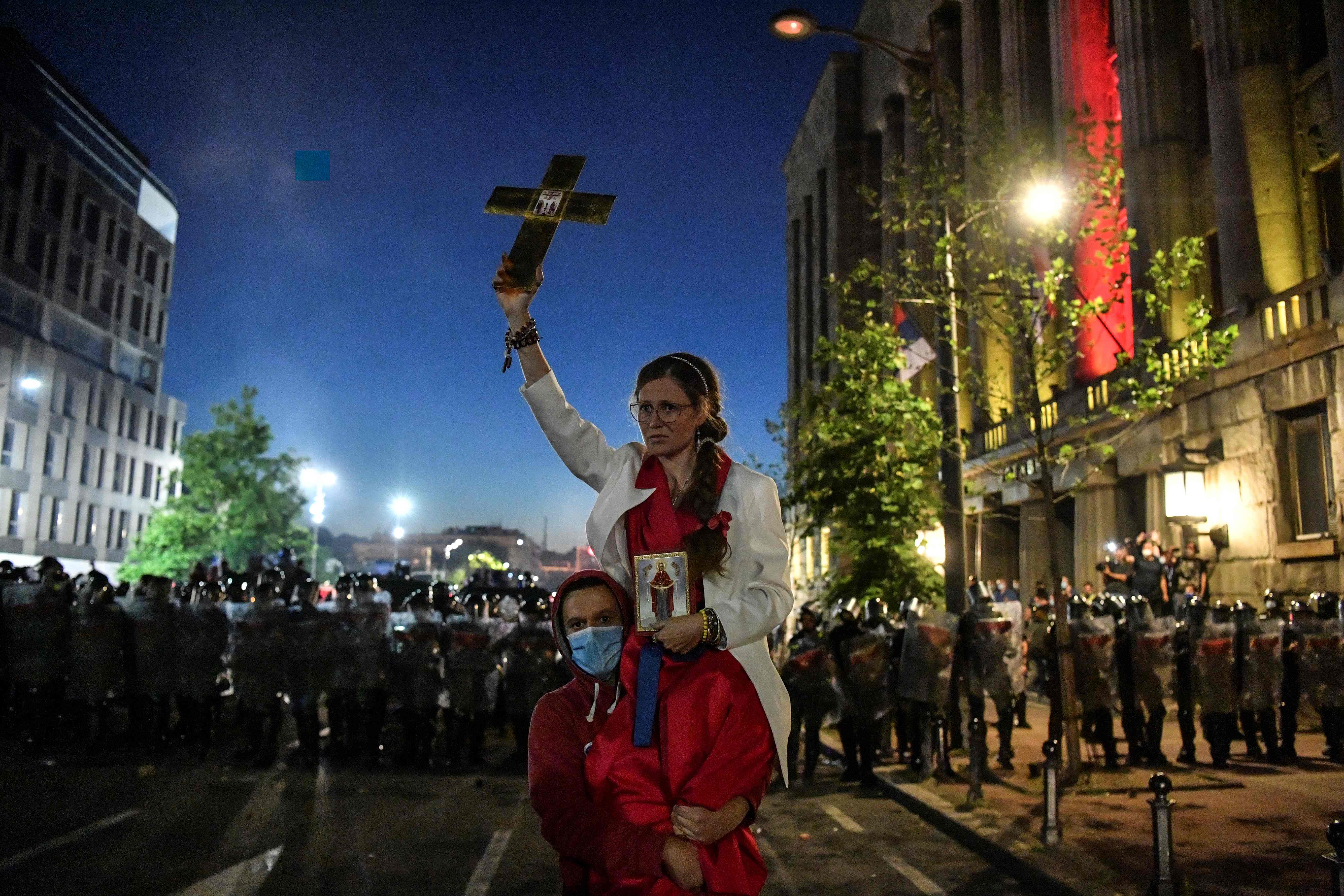 Pembatalan Jam Malam di Serbia