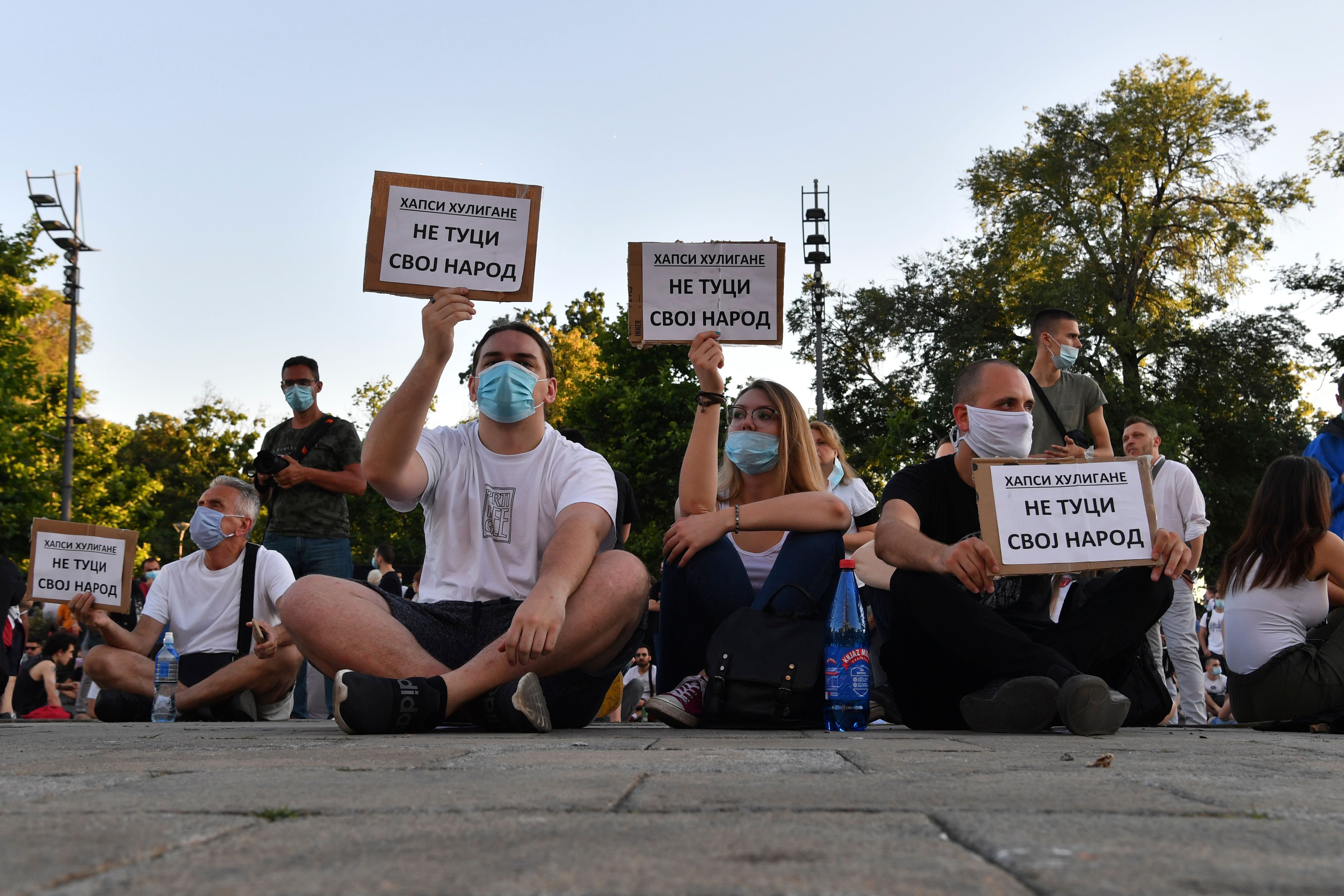 Pembatalan Jam Malam di Serbia