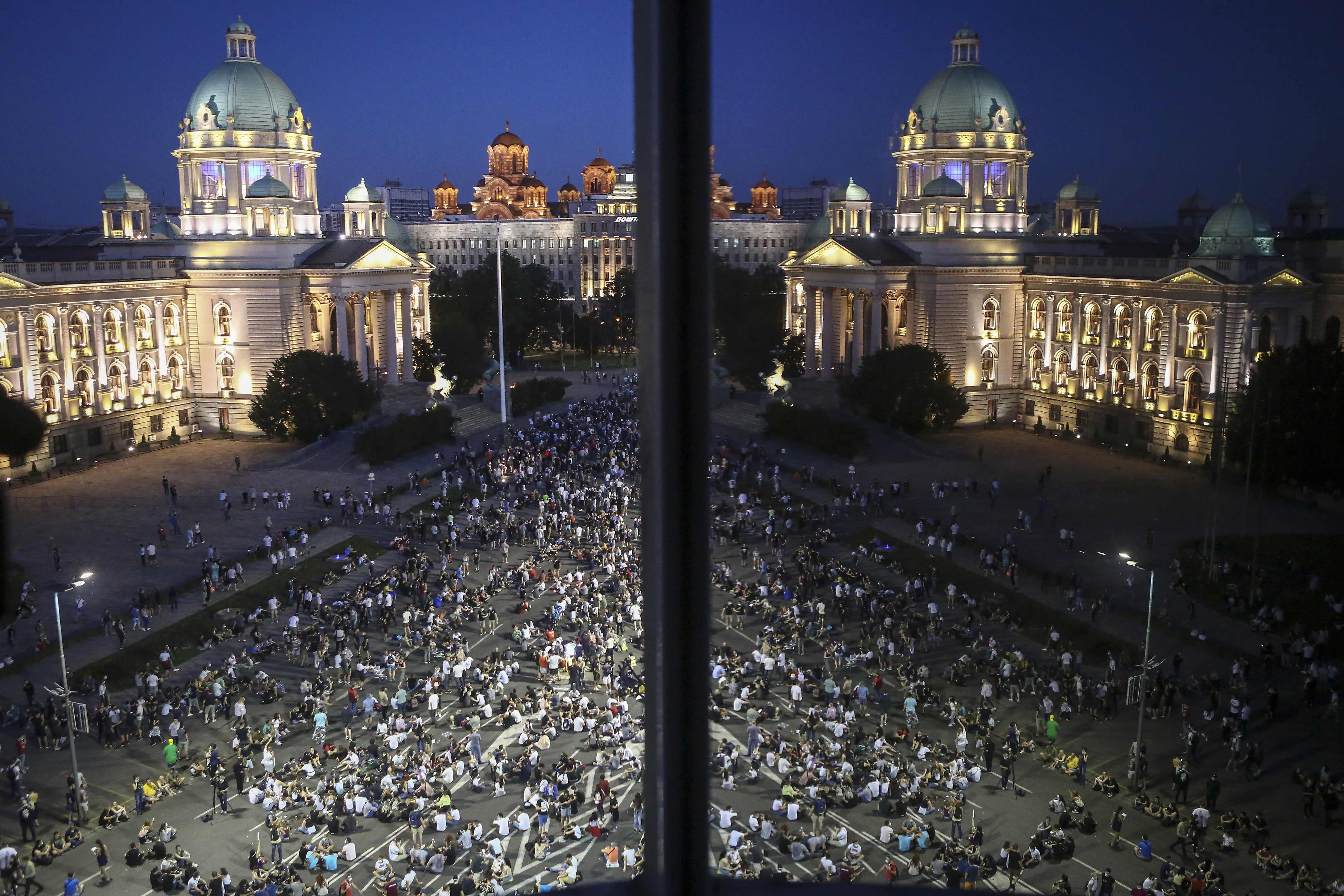 Pembatalan Jam Malam di Serbia