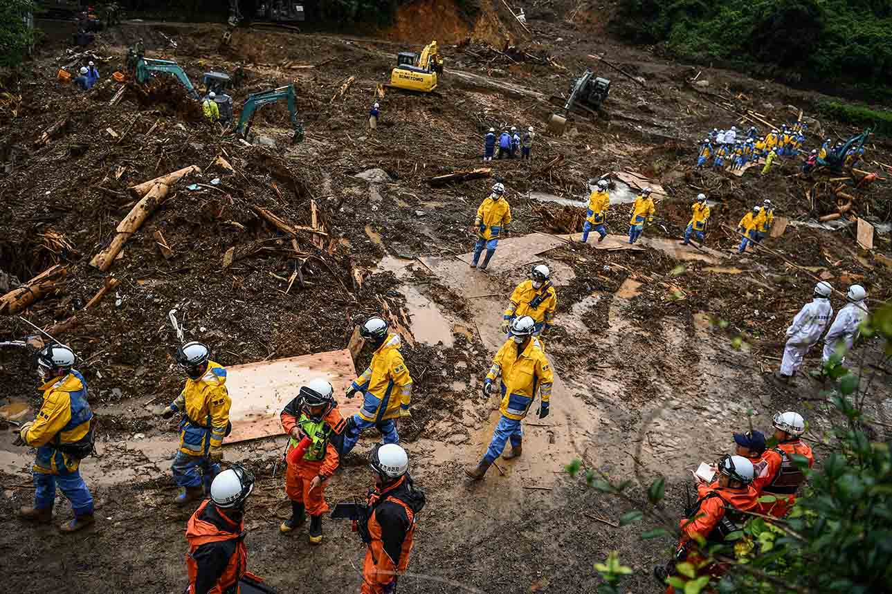 Pencarian Korban Banjir di Jepang