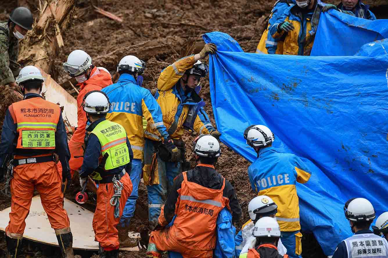 Pencarian Korban Banjir di Jepang