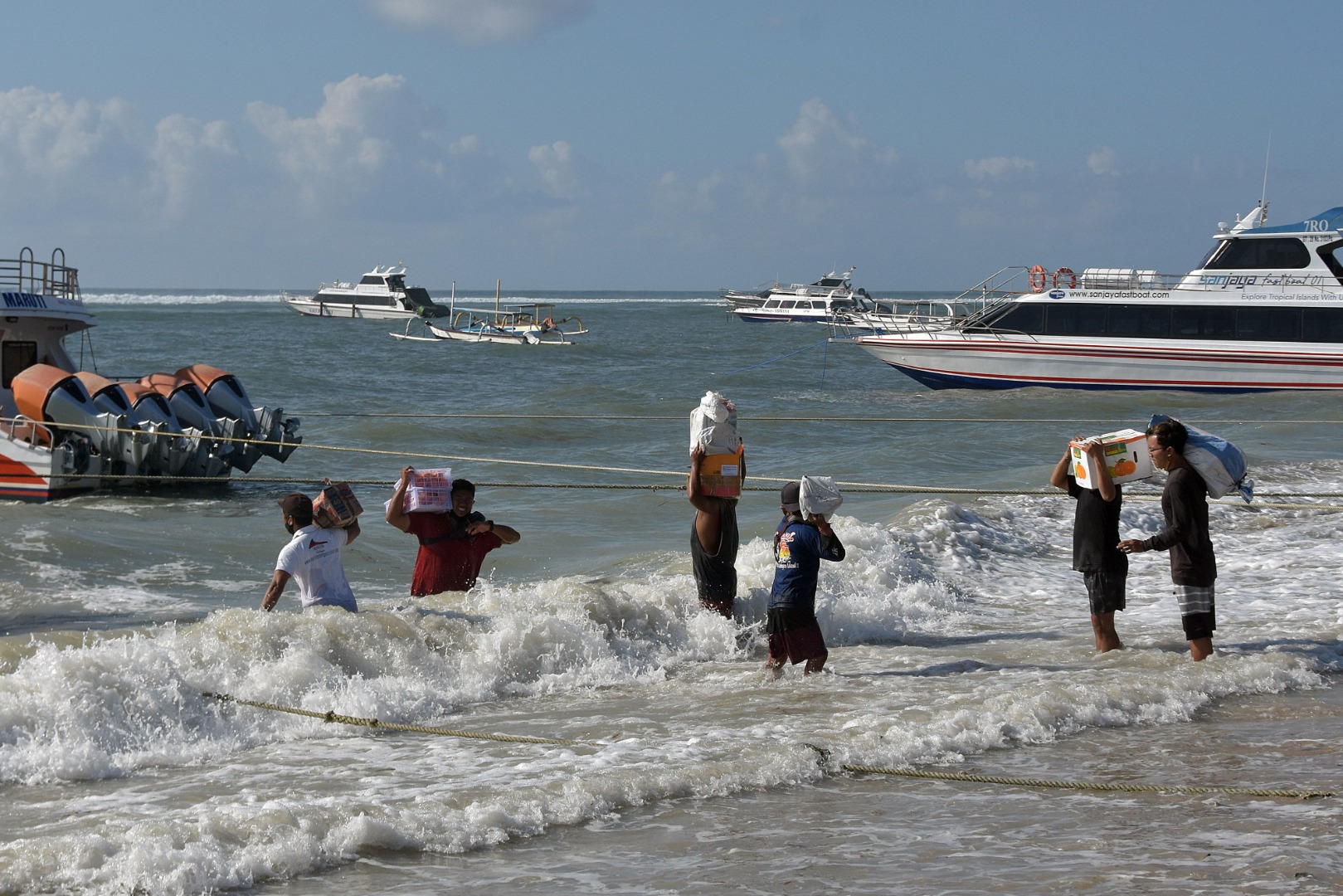 Penyeberangan ke Nusa Peninda Beroperasi Terbatas