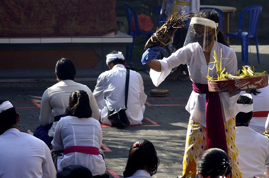 Umat Hindu Peringati Hari Raya Saraswati 