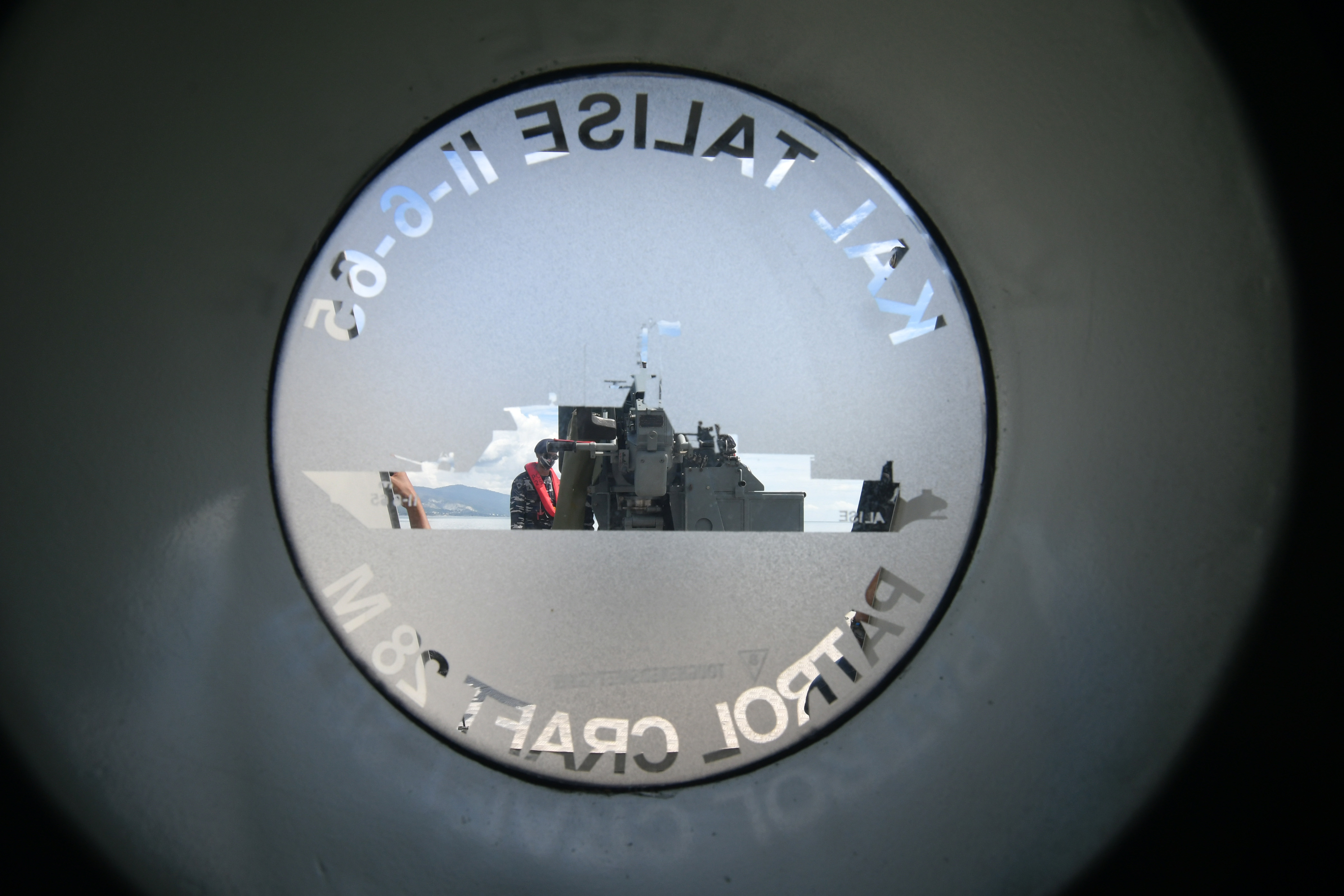 Kapal Angkatan Laut  Talise Bersandar di  Palu