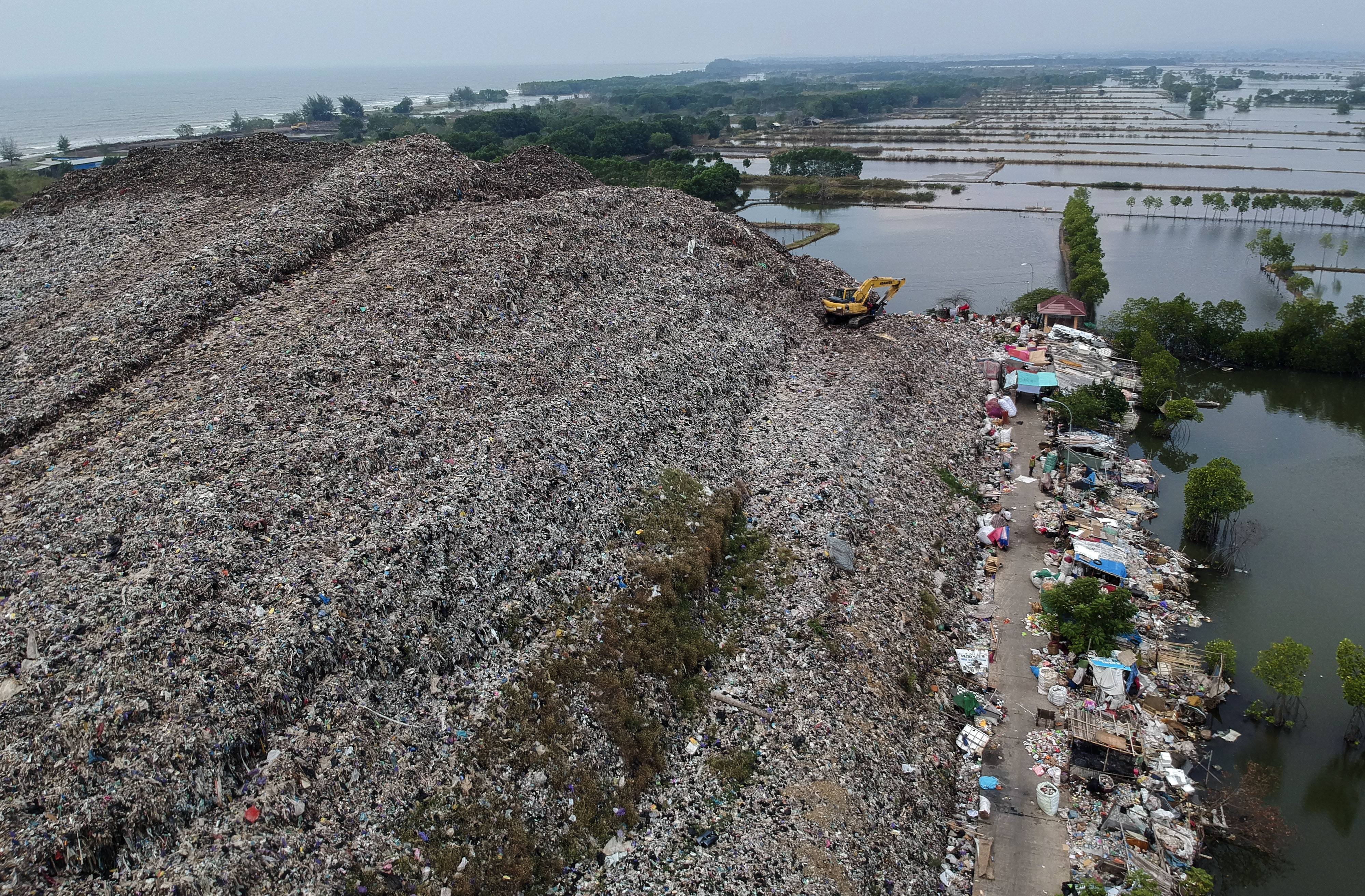 Tumpukan Sampah Melebihi Kapasitas