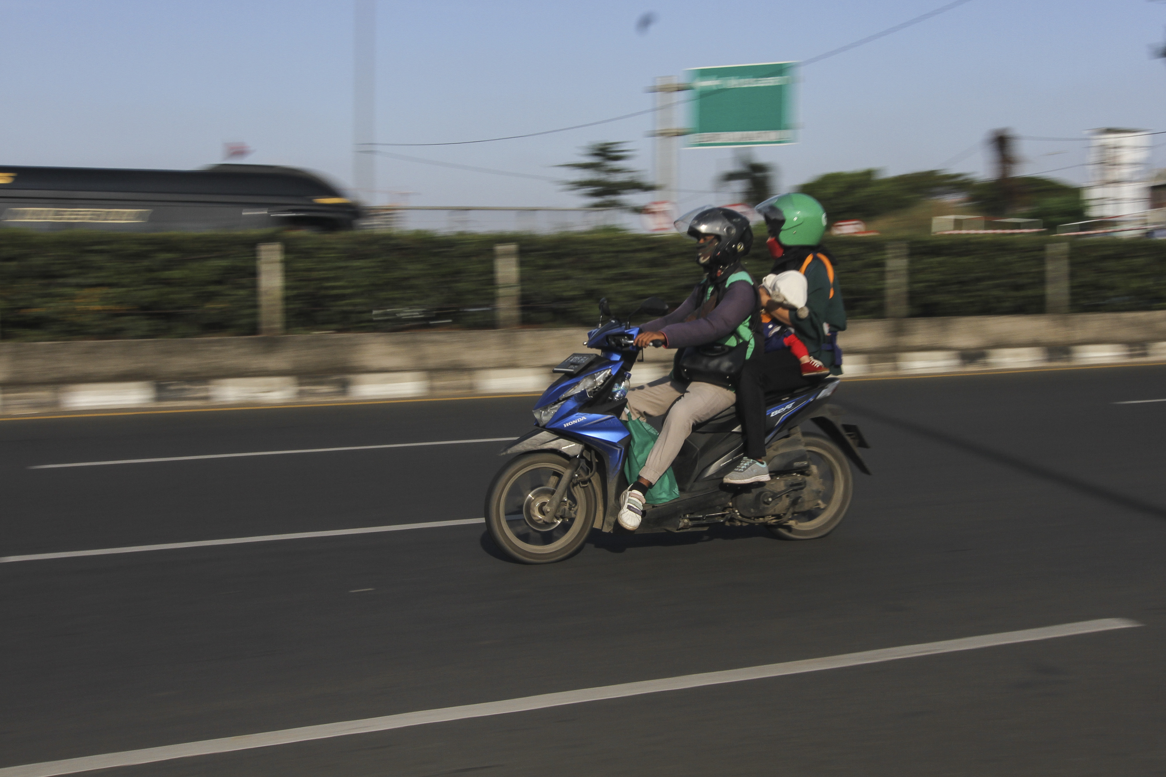 Ojek Online Kembali Bawa Penumpang