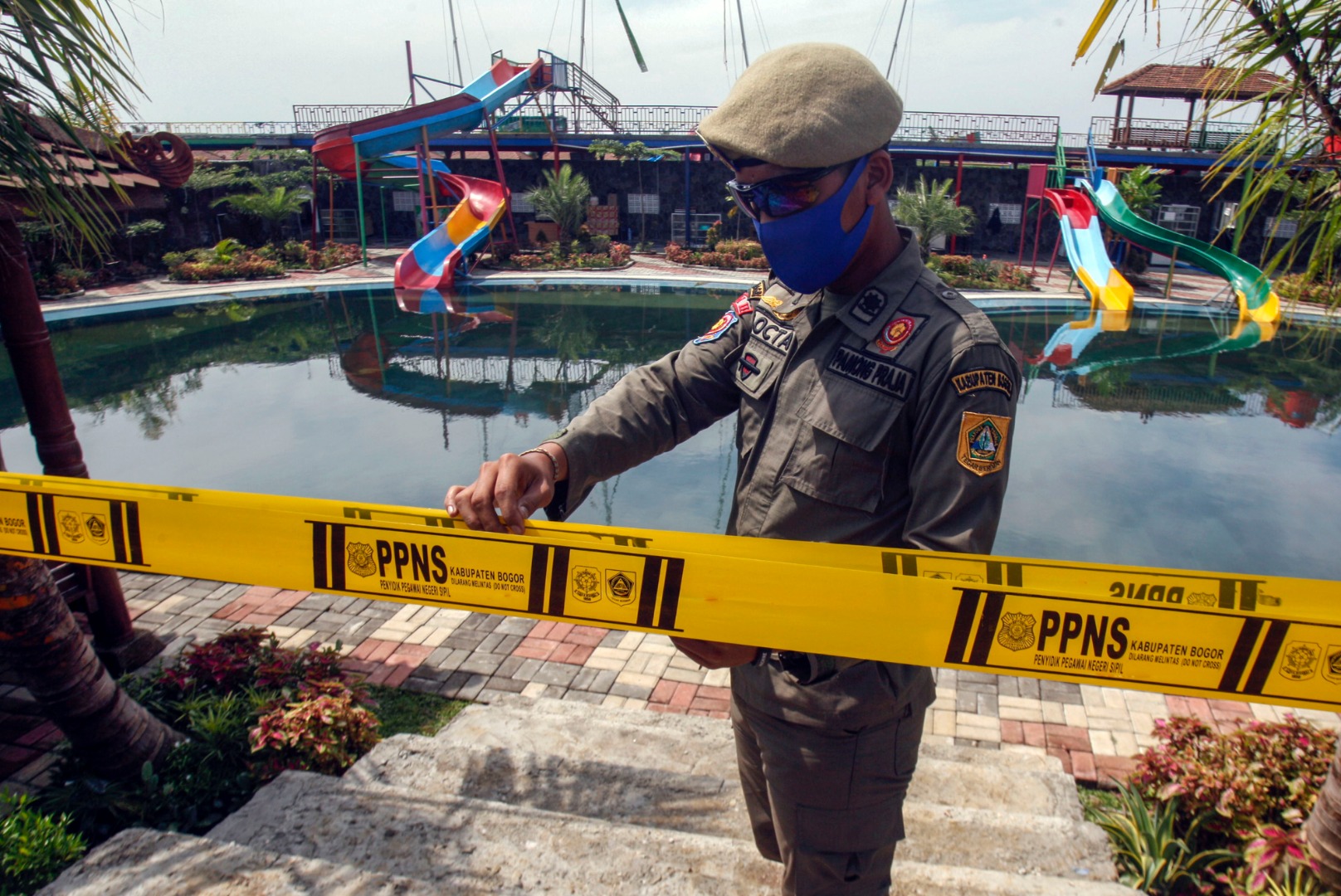 Wahana Kolam Renang Tanpa Izin Disegel