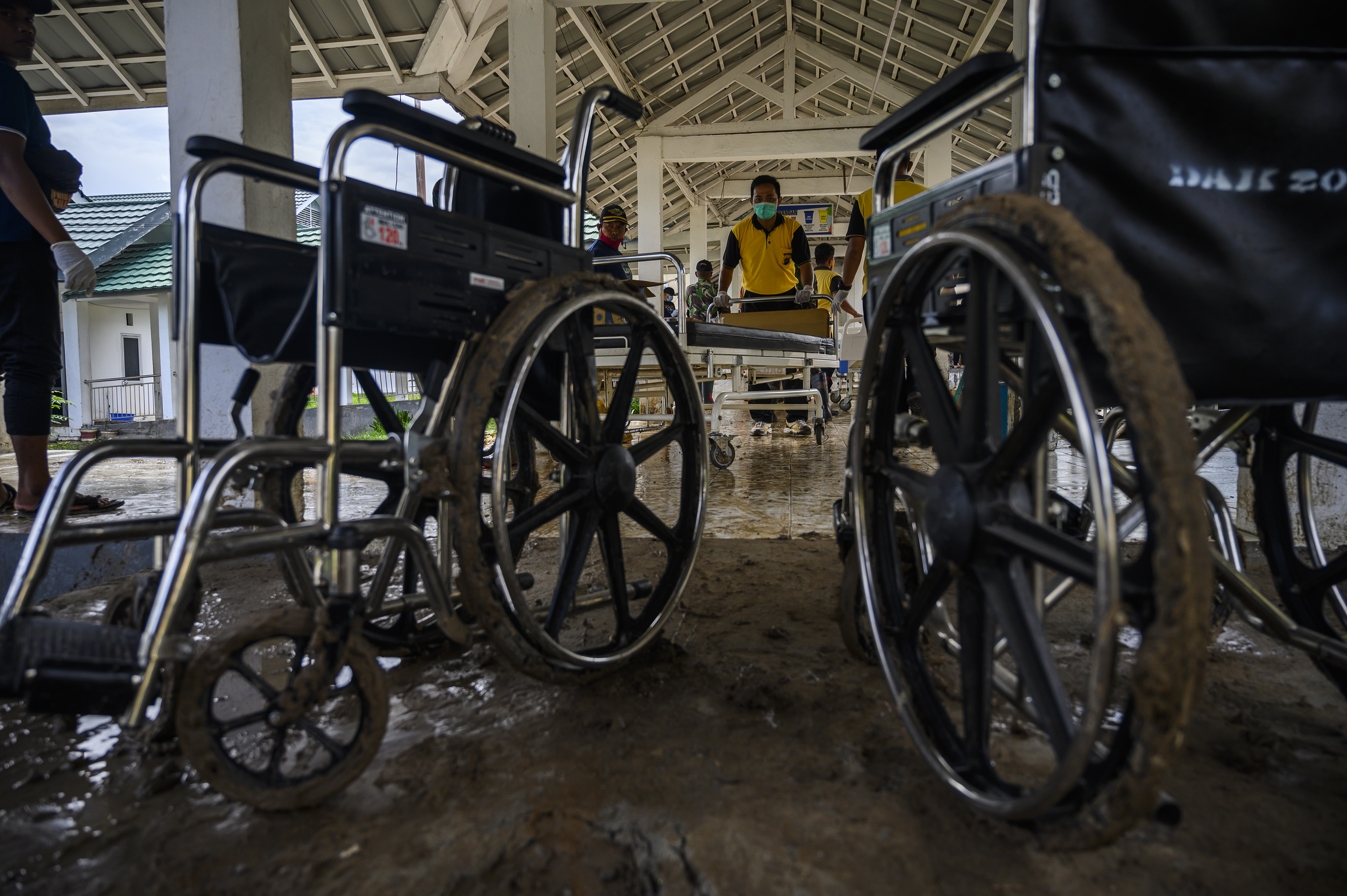 Lumpur Genangi Rumah Sakit di Sigi