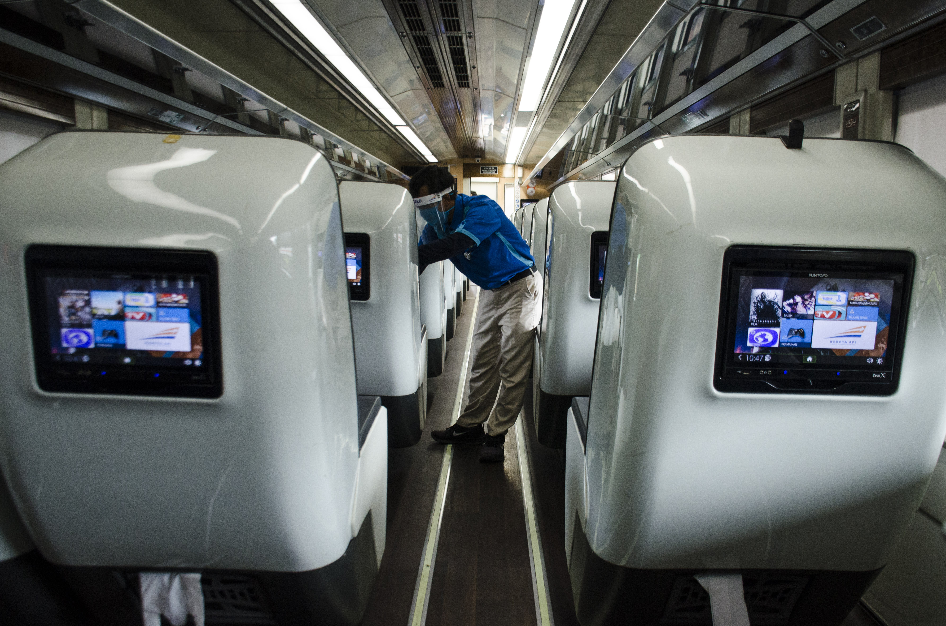 Kereta Bandung-Gambir Kembali Beroperasi