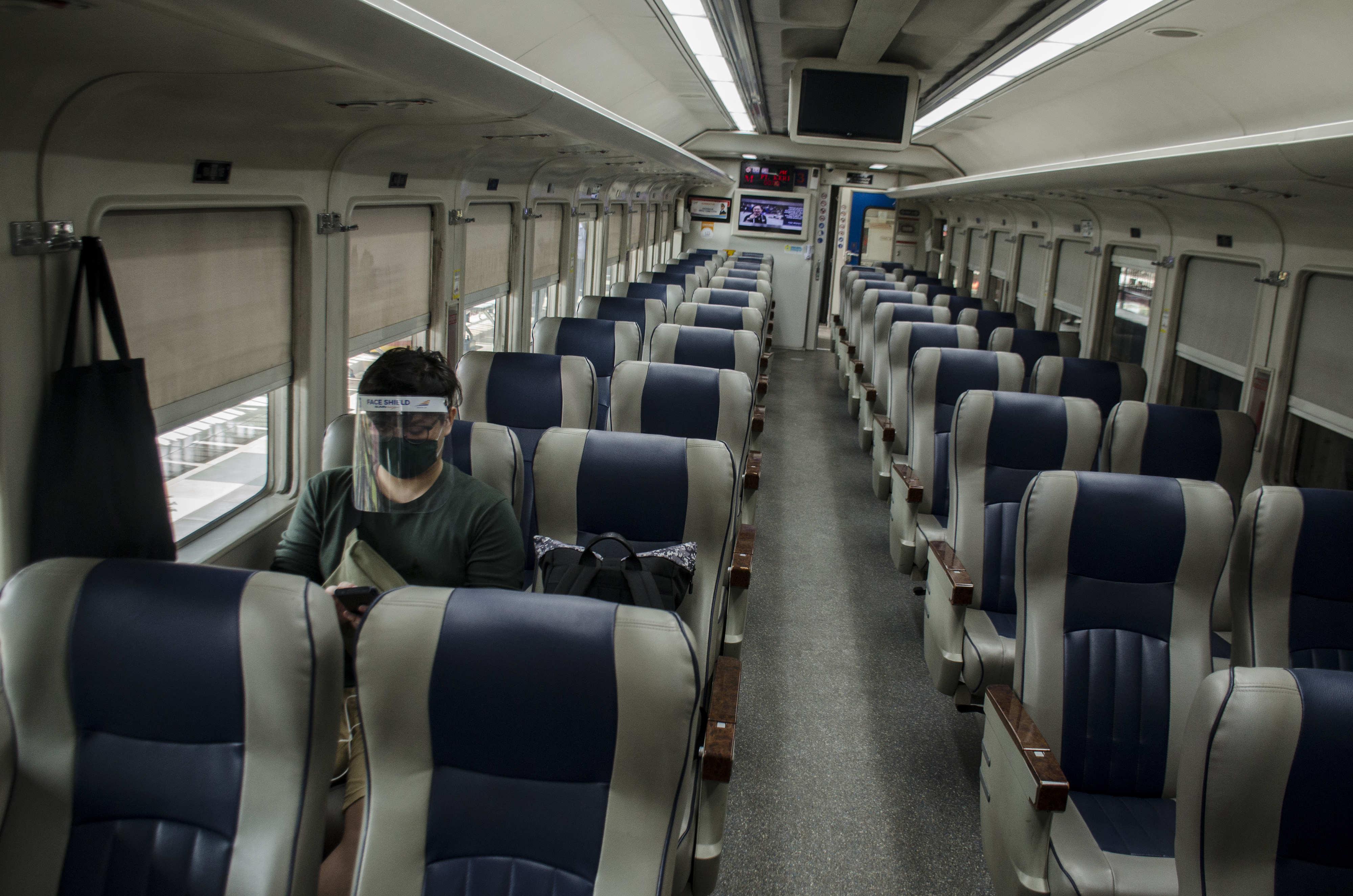 Kereta Bandung-Gambir Kembali Beroperasi