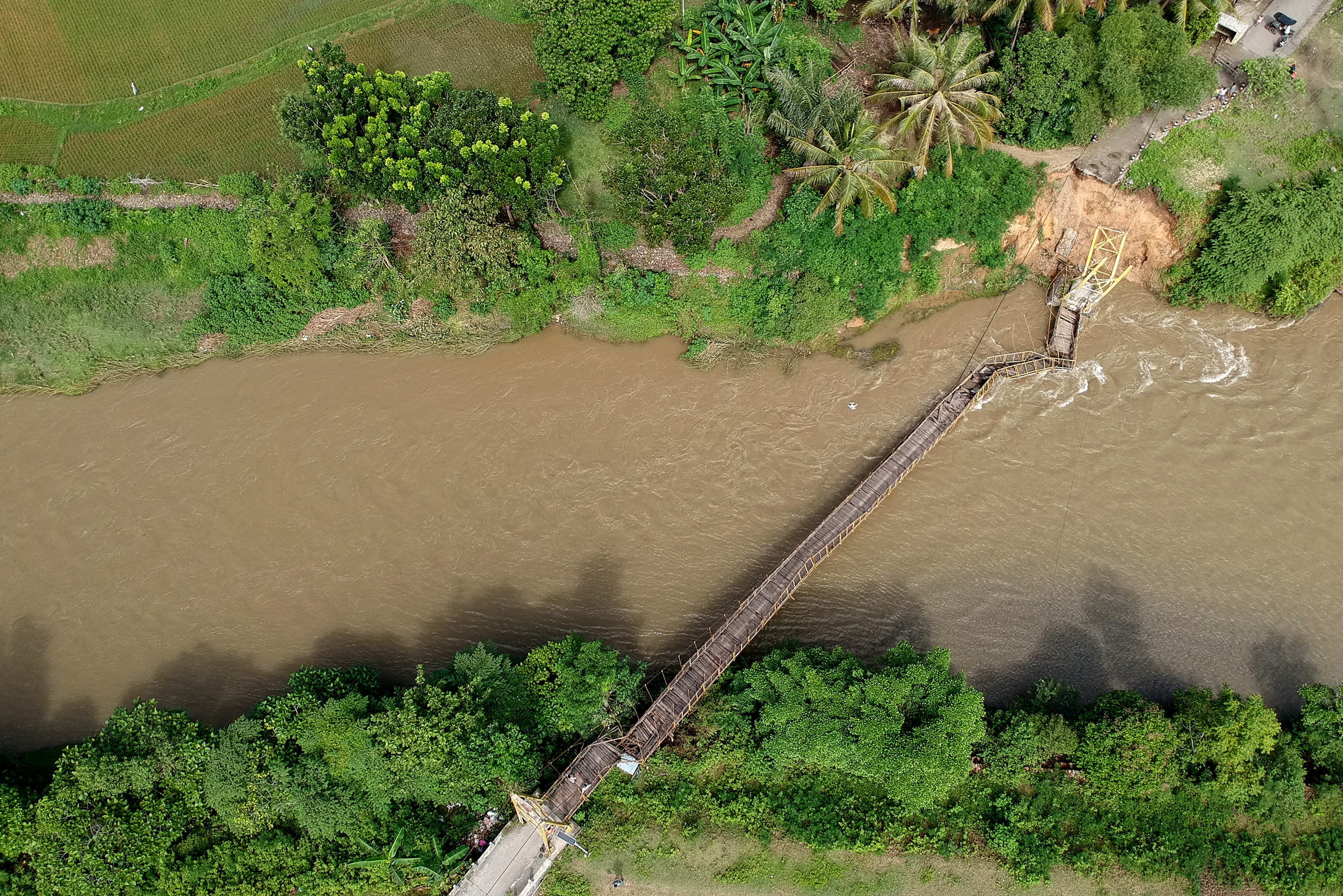 Jembatan Gantung Putus