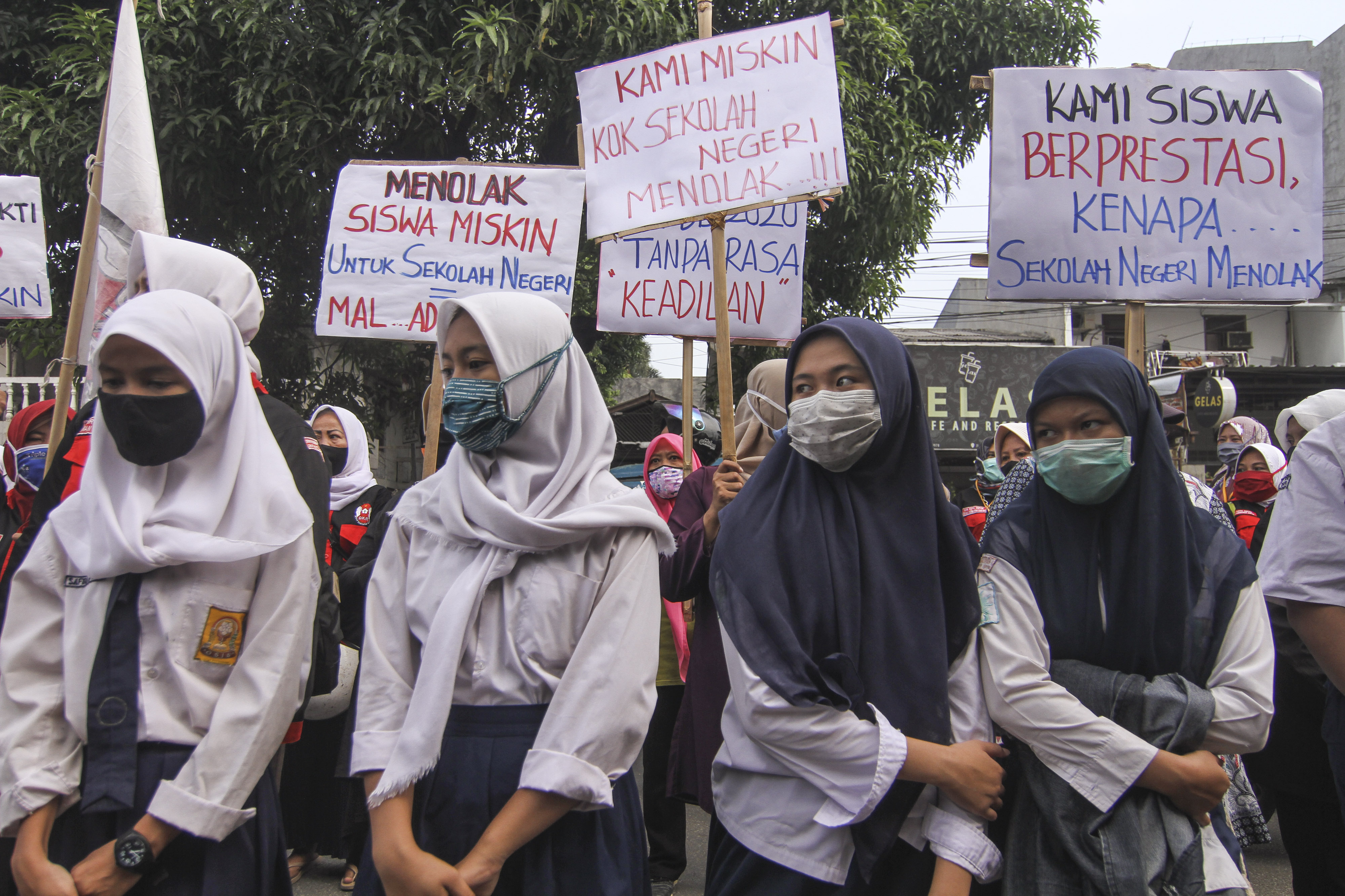 Aksi Penolakan Siswa Miskin
