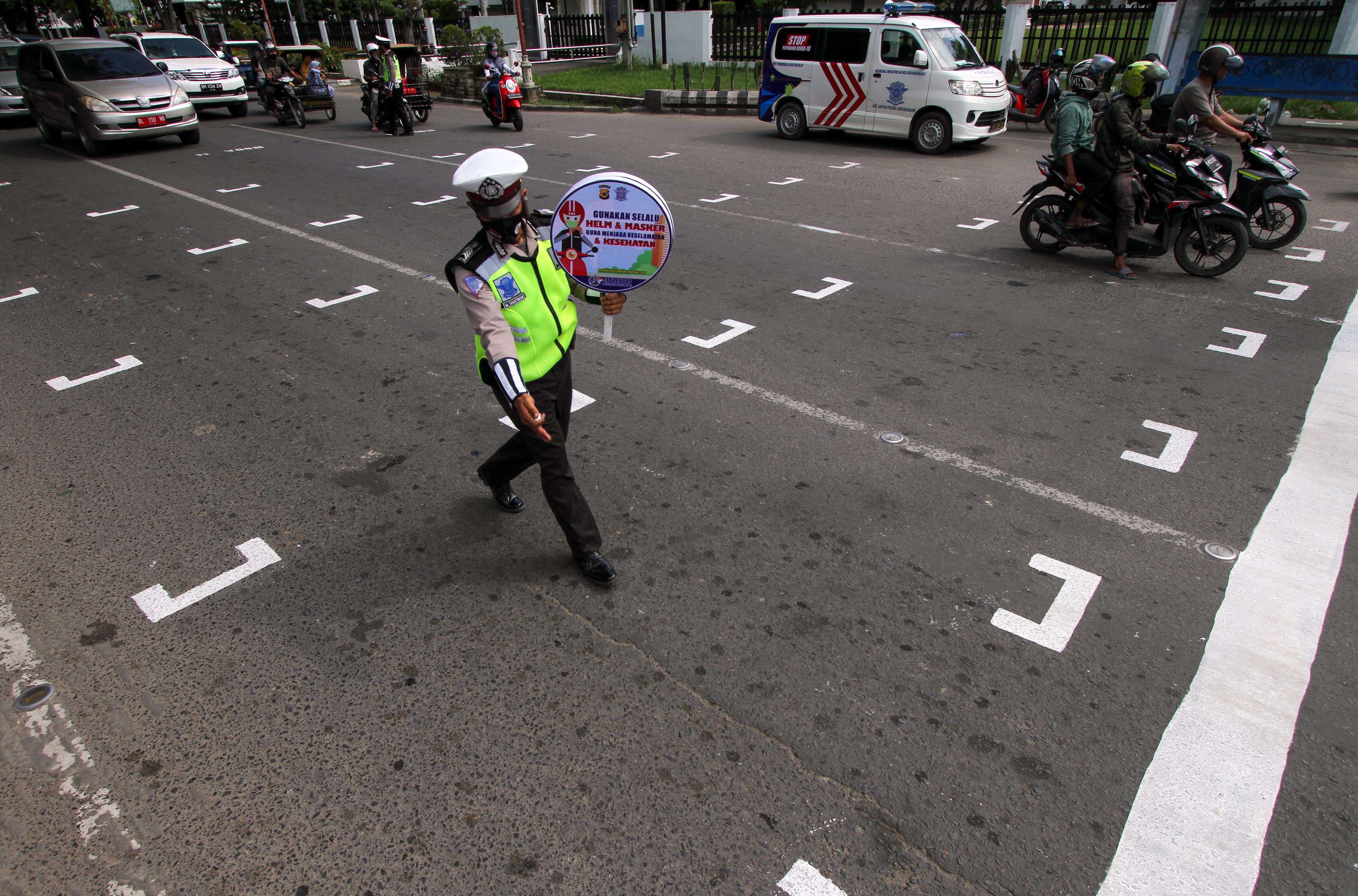 Penerapan Jaga Jarak Traffic Light