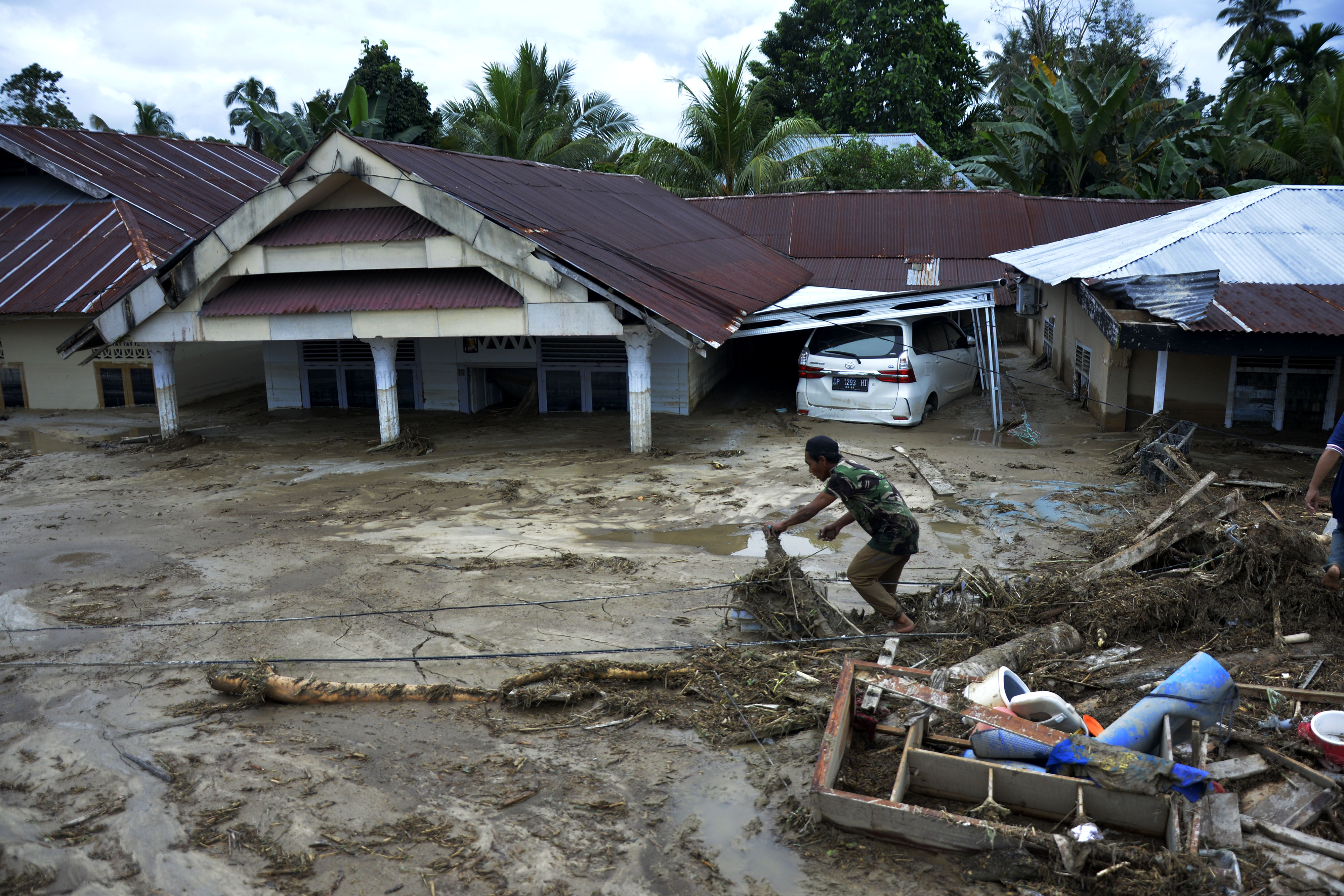 Warga Terdampak Banjir Bandang di Masamba