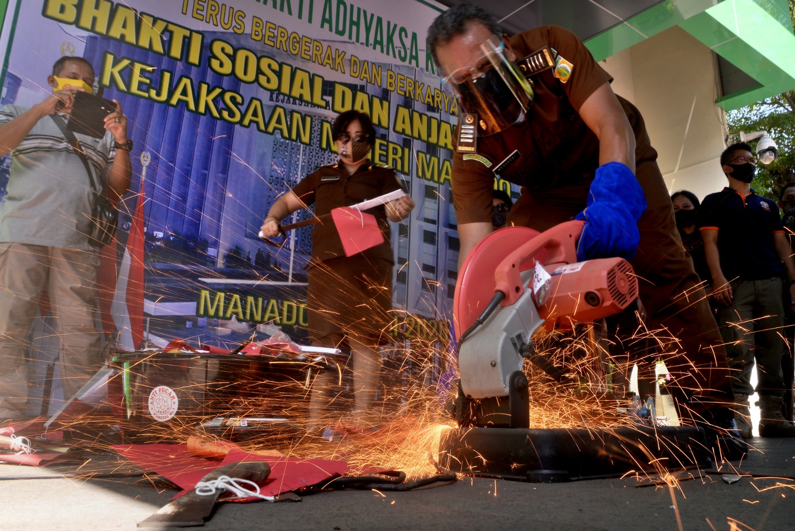 Pemusnahan Barang Bukti Kejari Manado