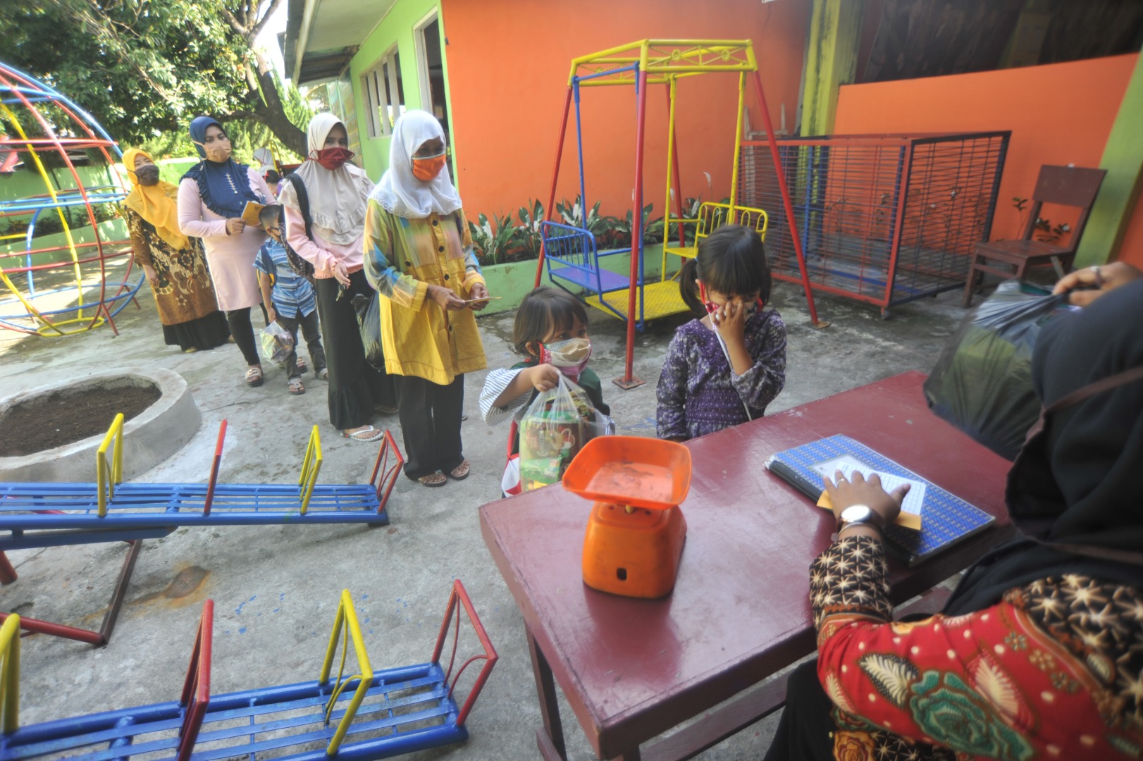 Bayar Sekolah dengan Sampah Plastik