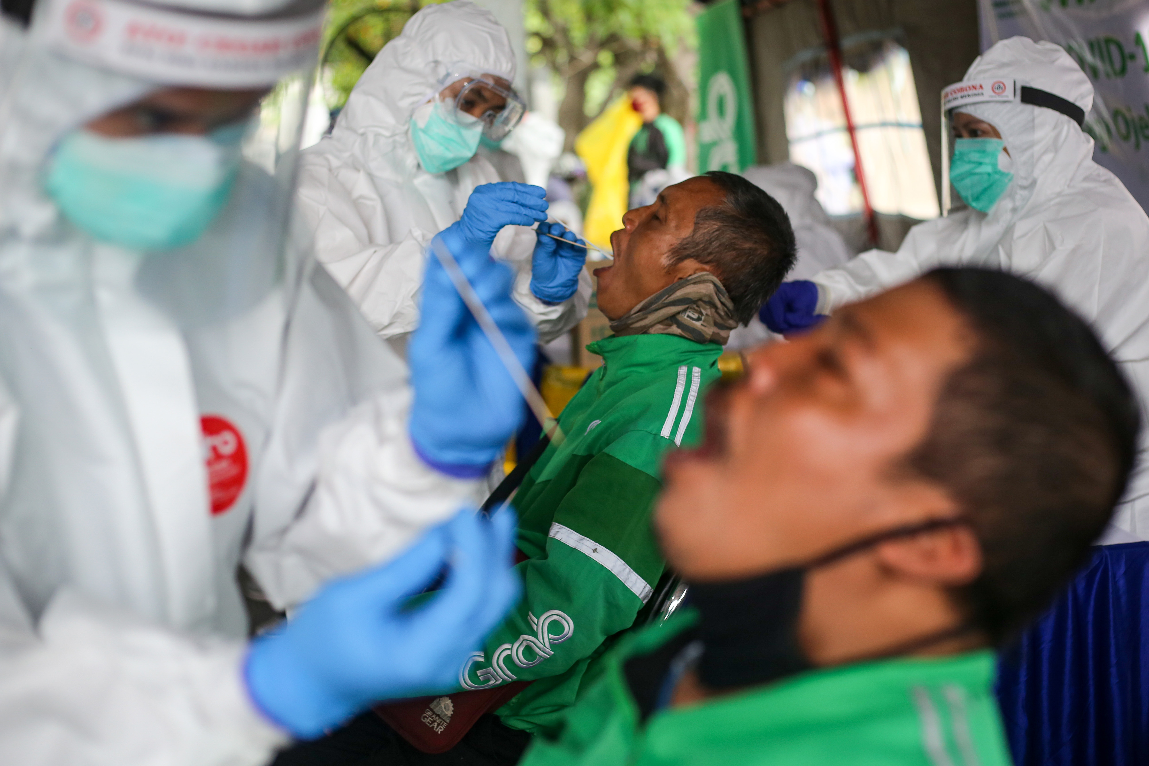 Swab Test Jelang Operasional Ojek Daring