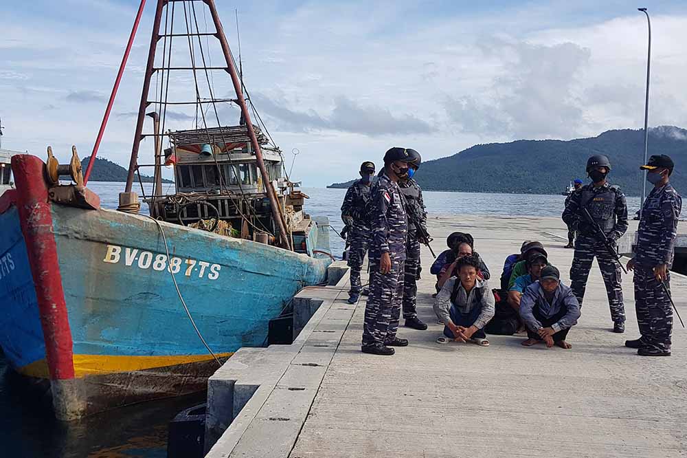 KRI Yos Sudarso Tangkap Kapal Ikan Asing