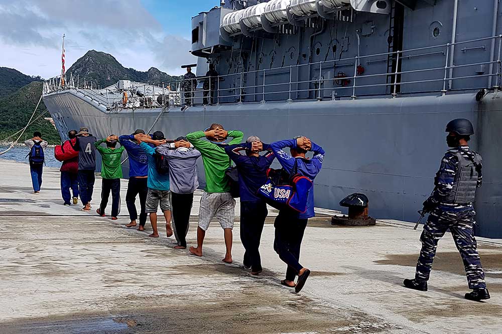 KRI Yos Sudarso Tangkap Kapal Ikan Asing