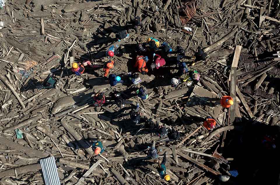 Pencarian Korban Banjir Bandang Luwu Utara