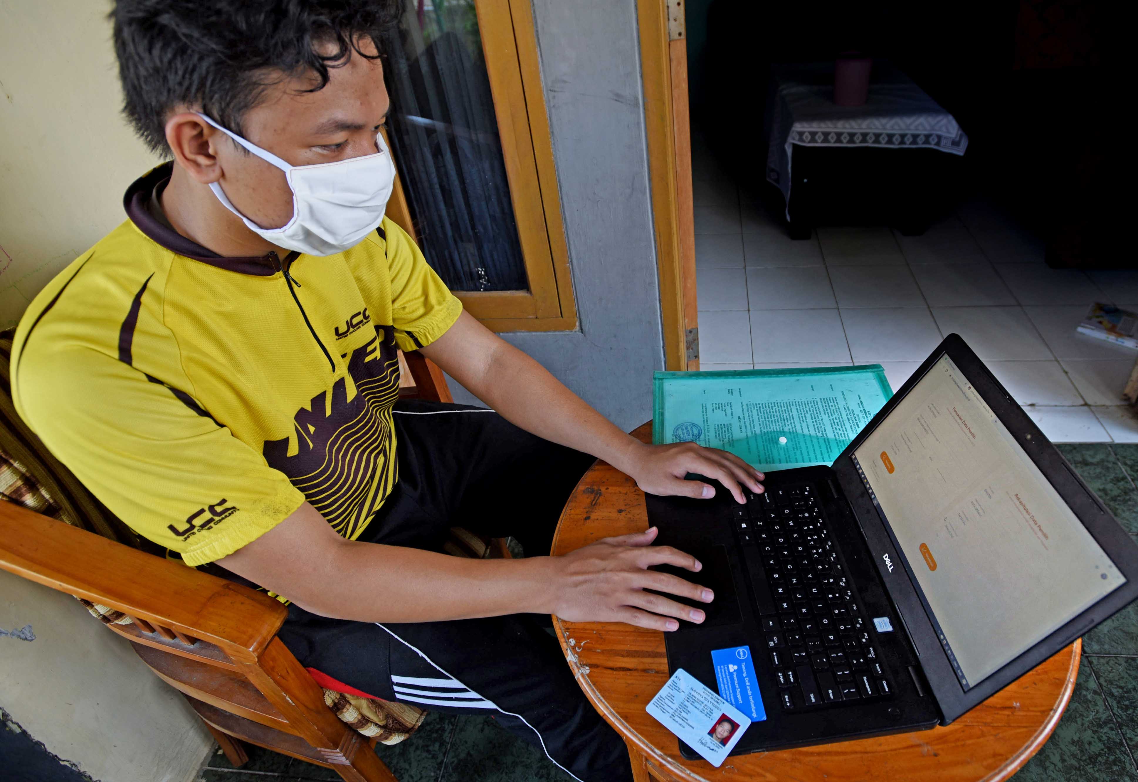 Klik Hak Pilih Secara Daring