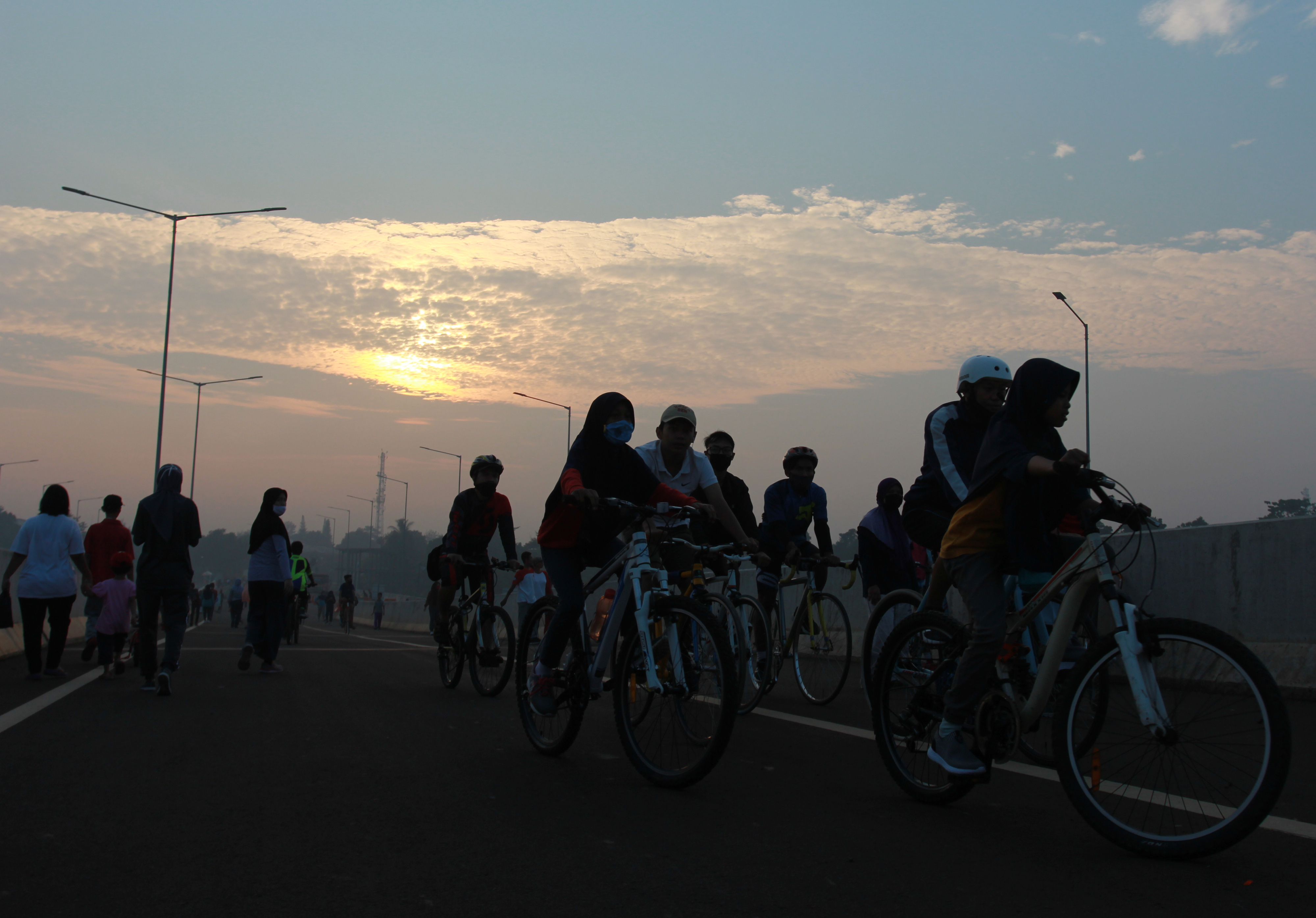 Olah Raga di Proyek Jalan Tol