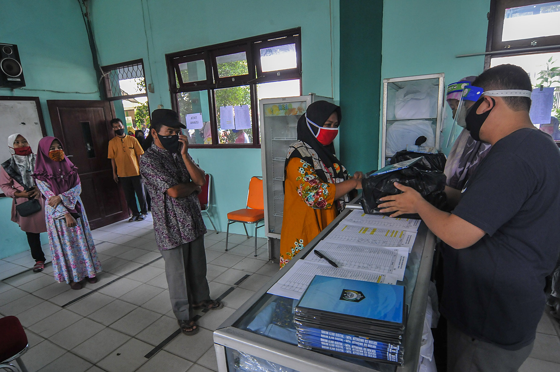 Pengambilan Buku dan Video Pembelajaran