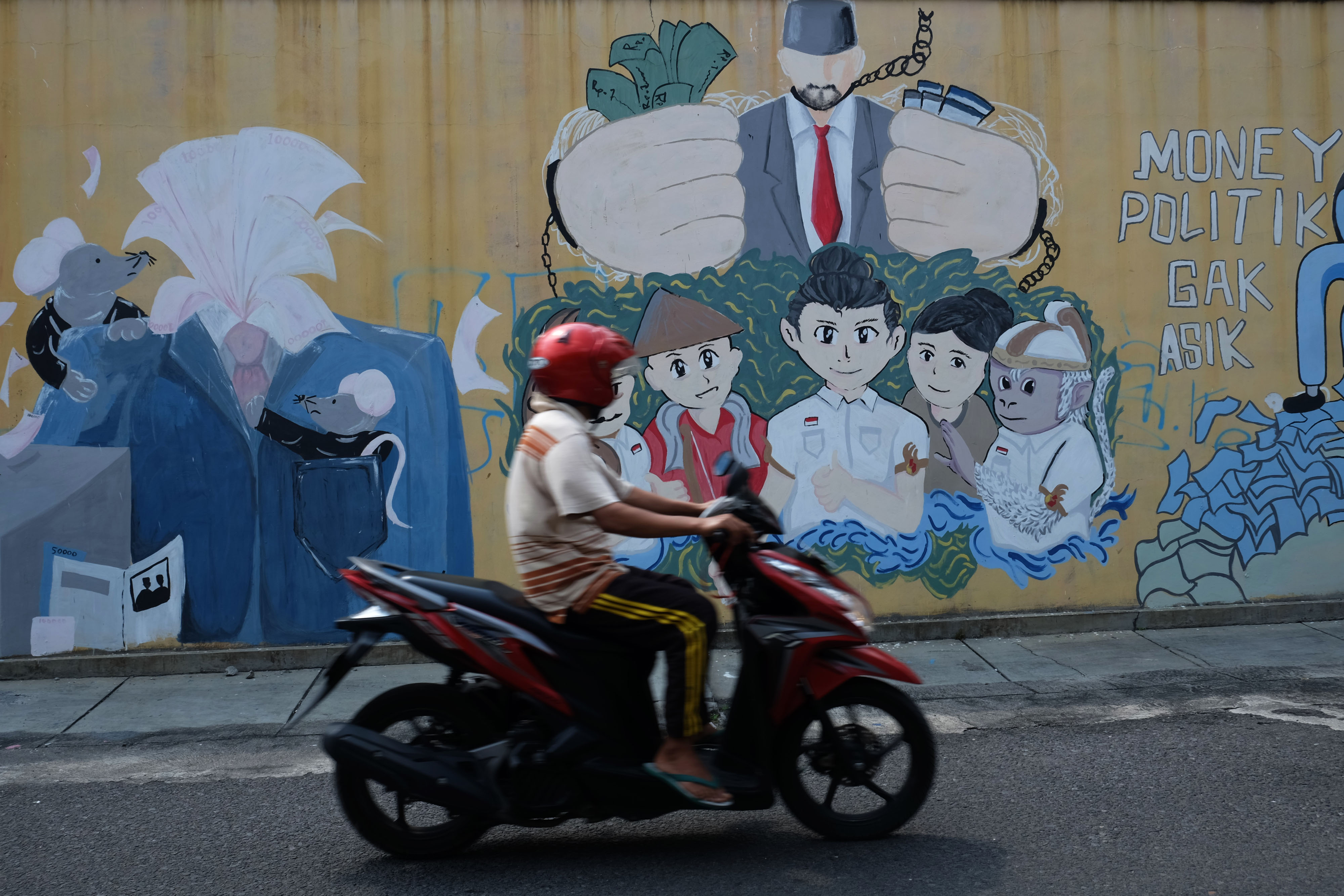 Tolak Politik Uang Lewat Mural